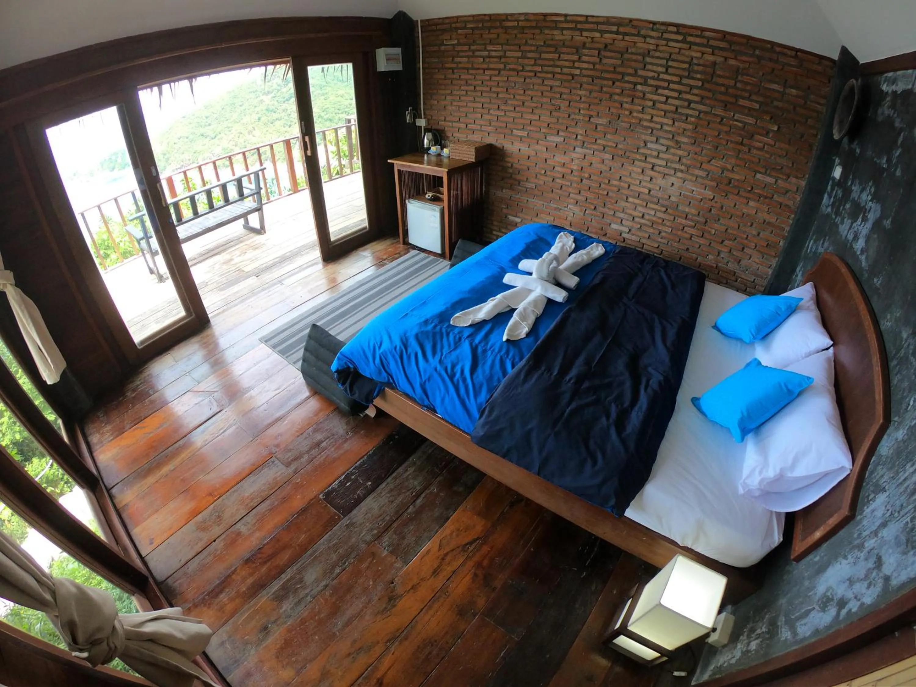 Bed in Blue Heaven Resort Koh Tao