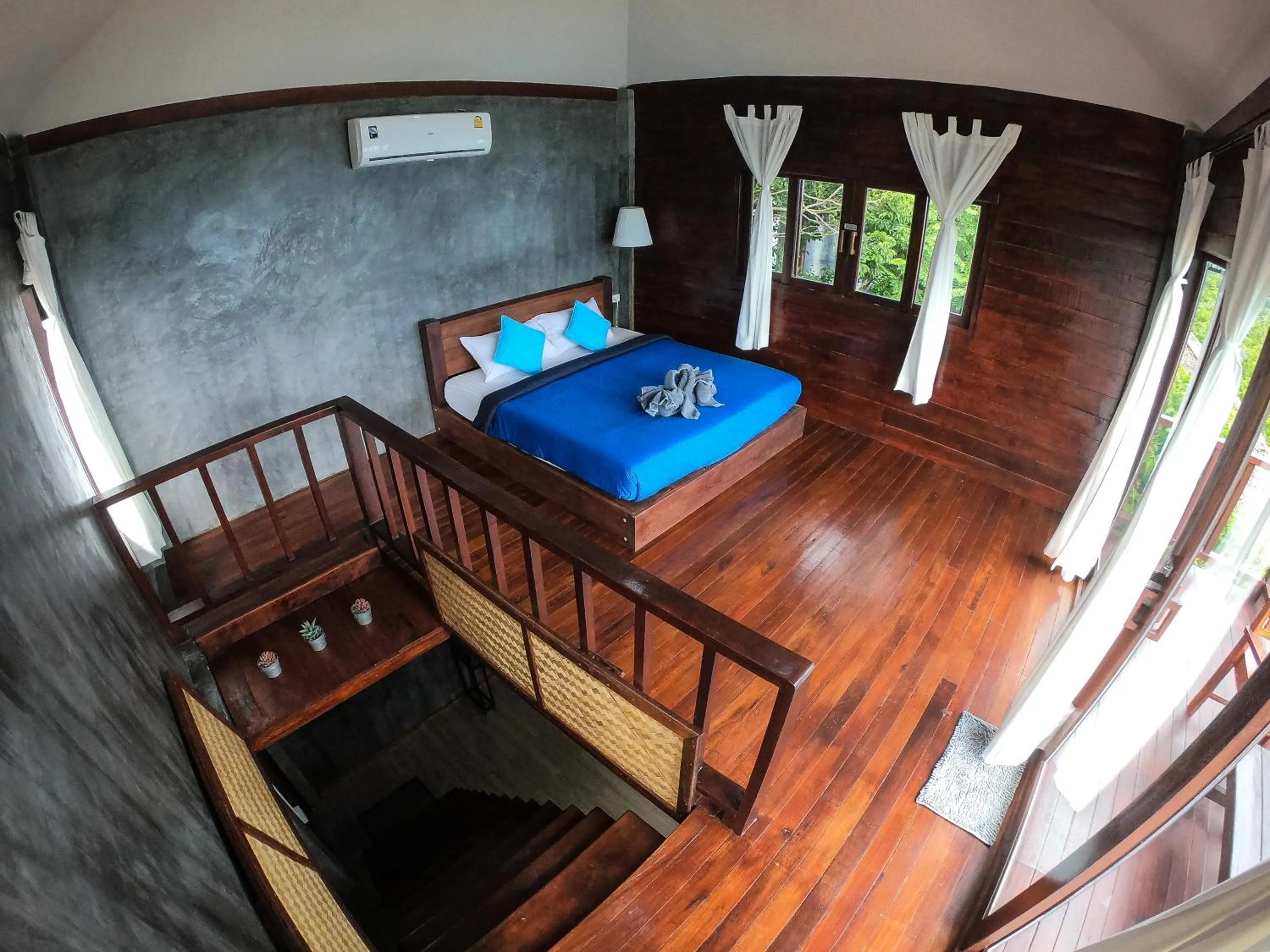 Bed in Blue Heaven Resort Koh Tao