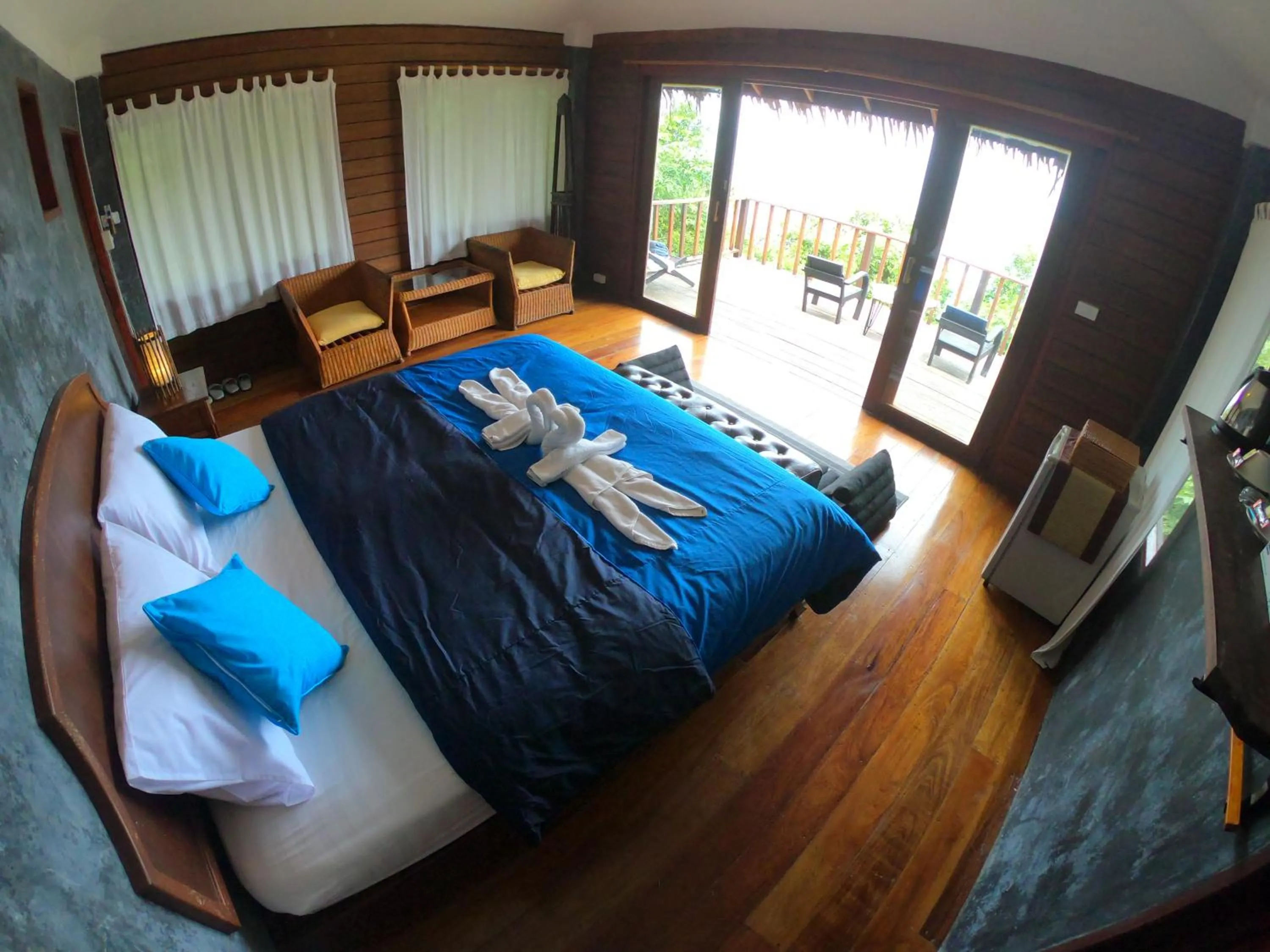 Bed in Blue Heaven Resort Koh Tao