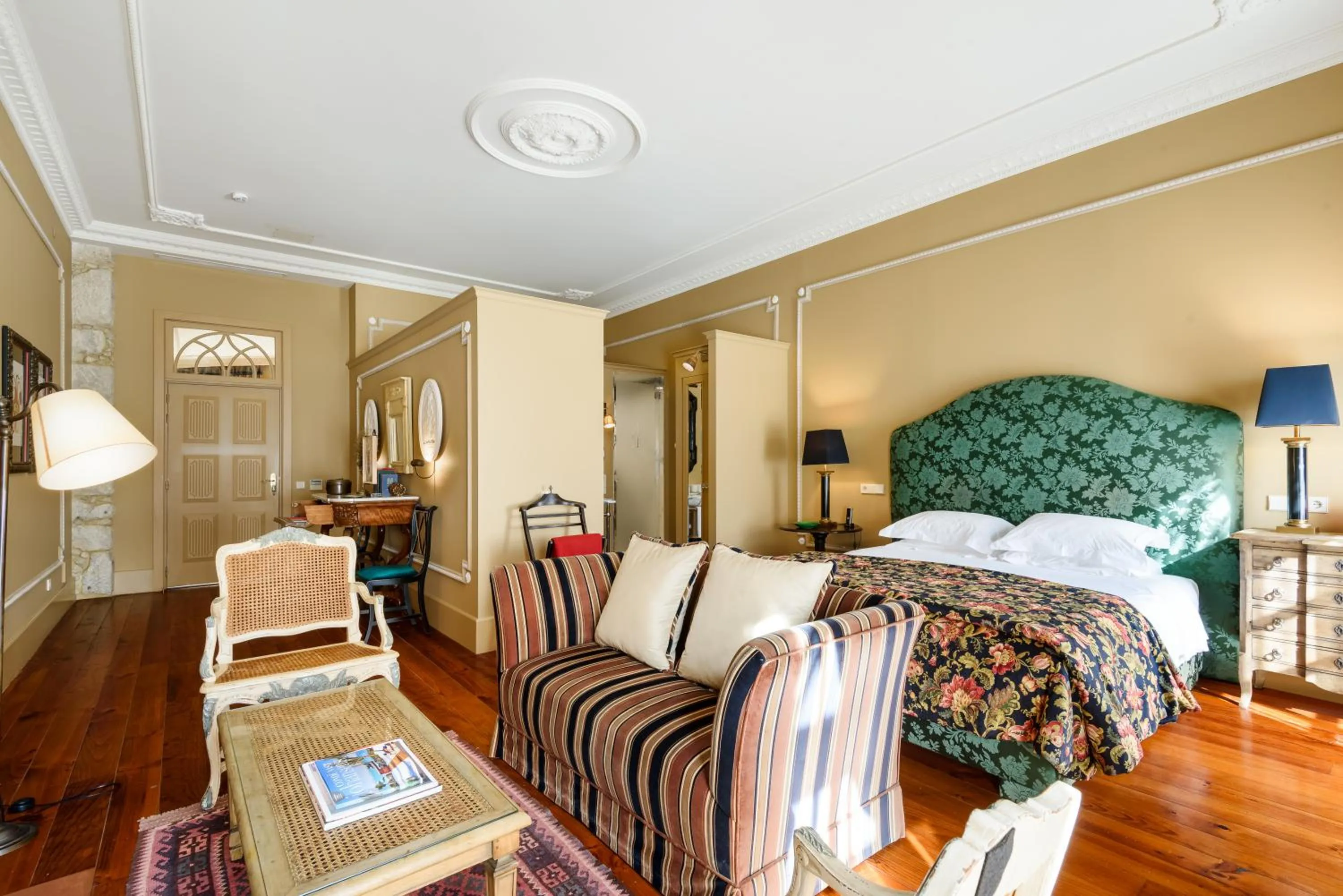 Living room, Bed in M Maison Particulière Porto