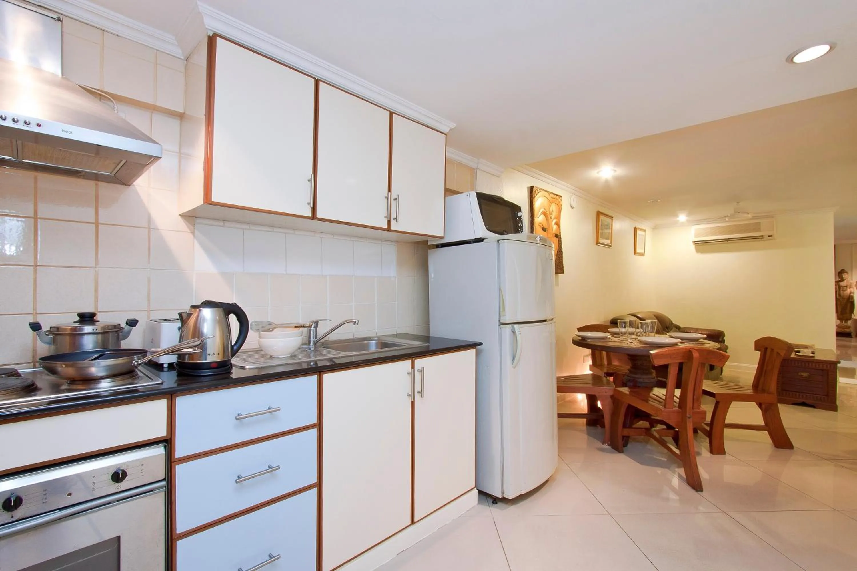Kitchen or kitchenette in Argyle Apartments Pattaya