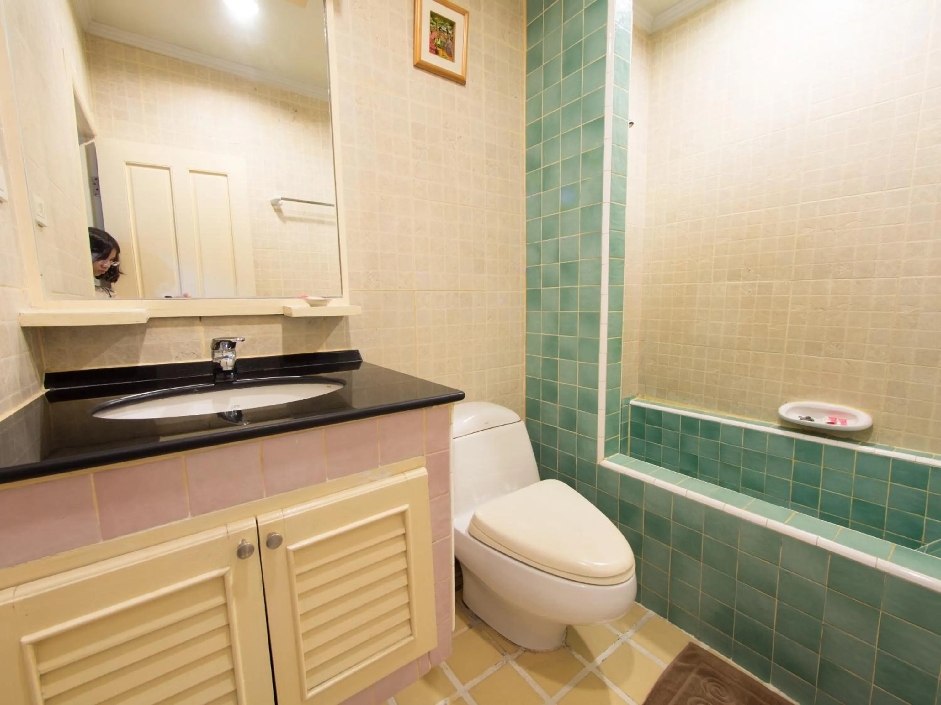 Bathroom in Argyle Apartments Pattaya