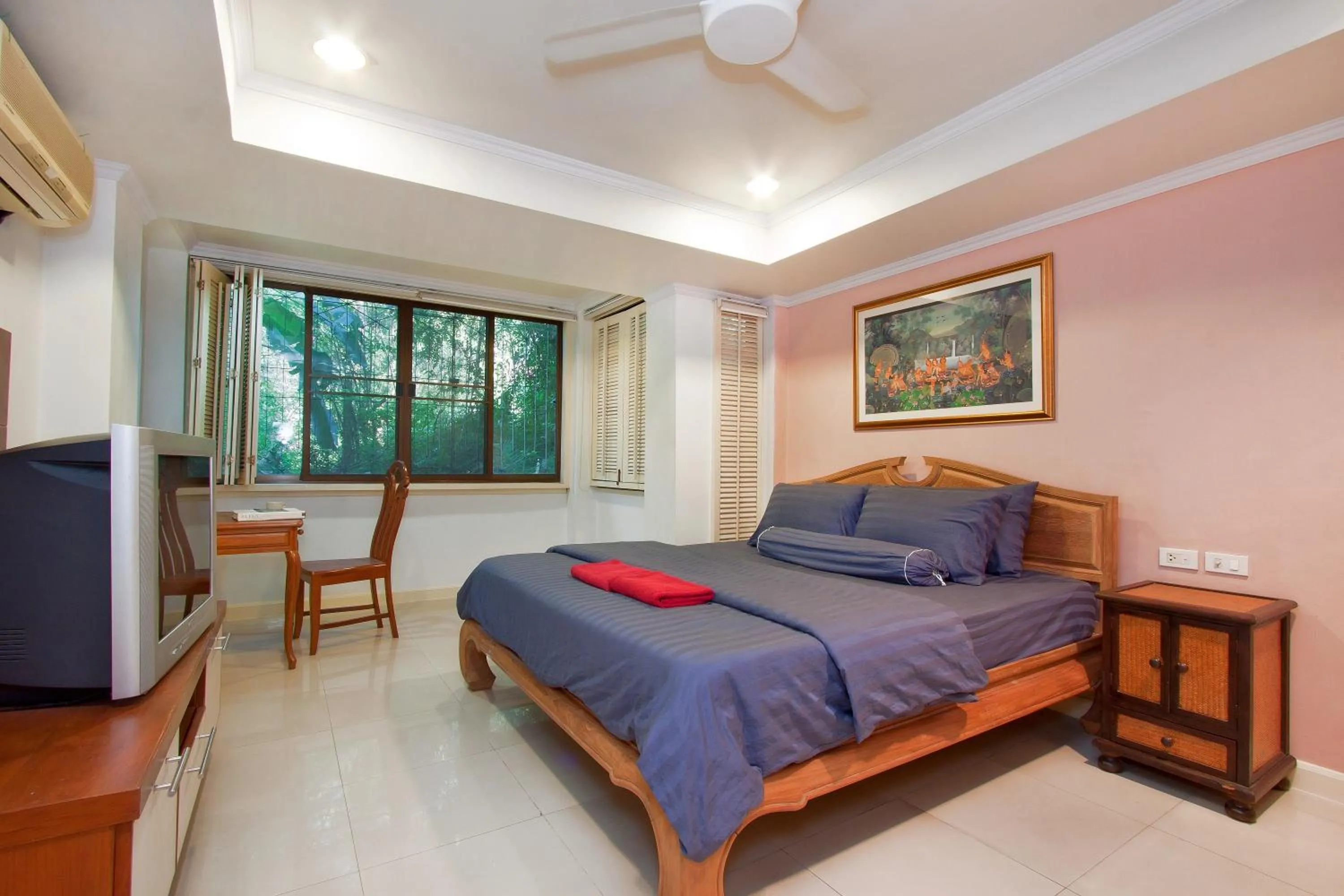 Bed in Argyle Apartments Pattaya