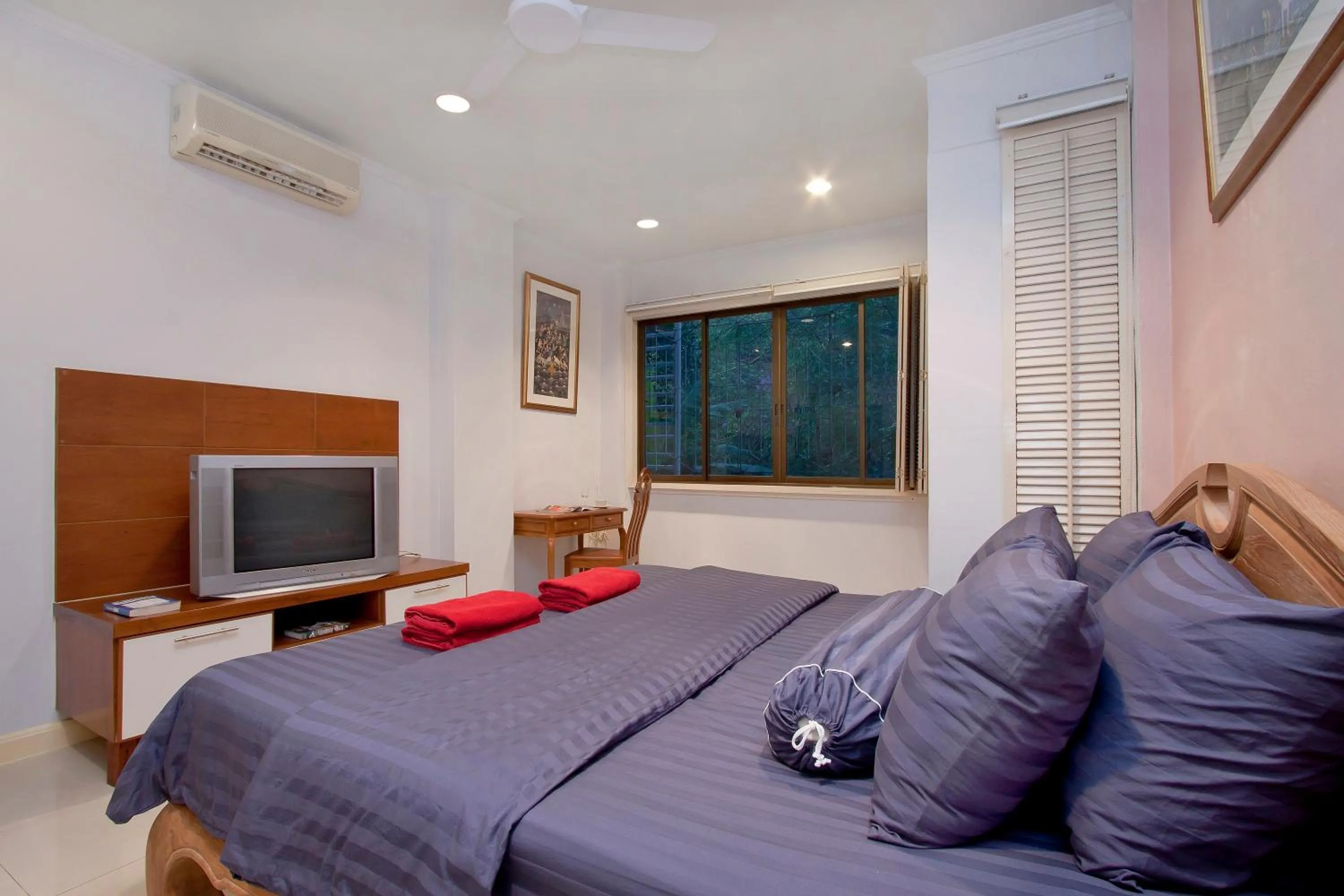Bed in Argyle Apartments Pattaya