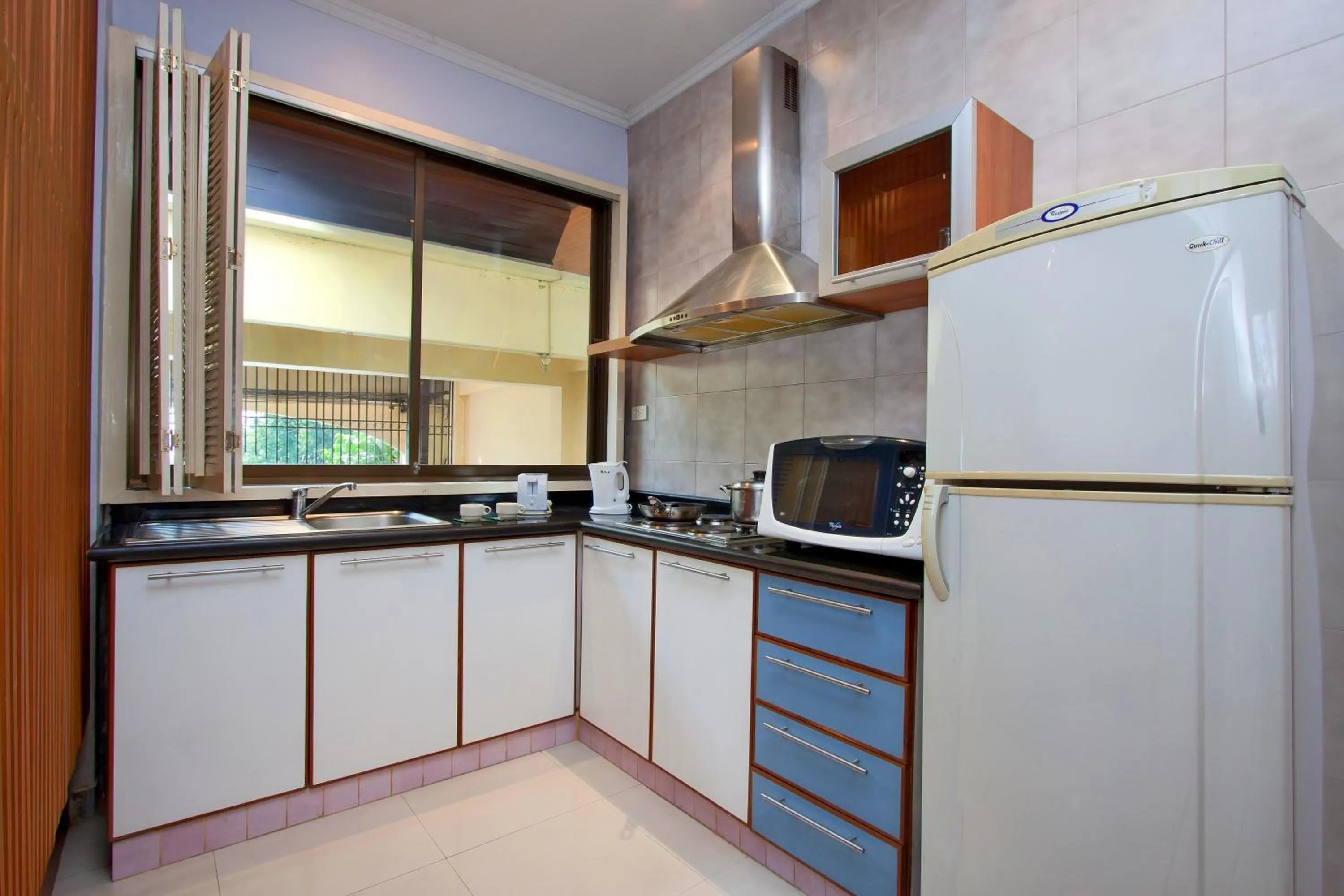 Kitchen or kitchenette in Argyle Apartments Pattaya