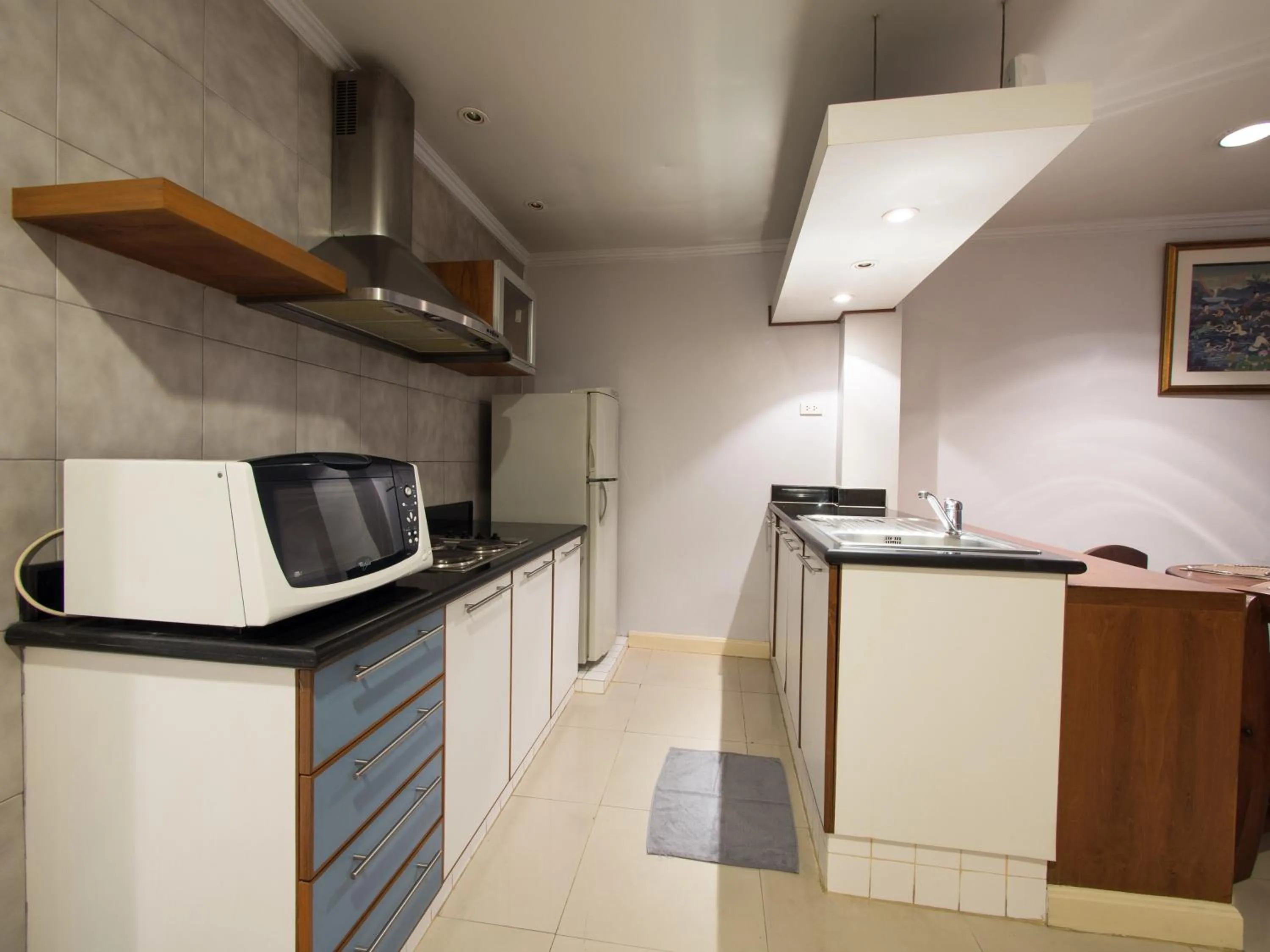 Kitchen or kitchenette in Argyle Apartments Pattaya