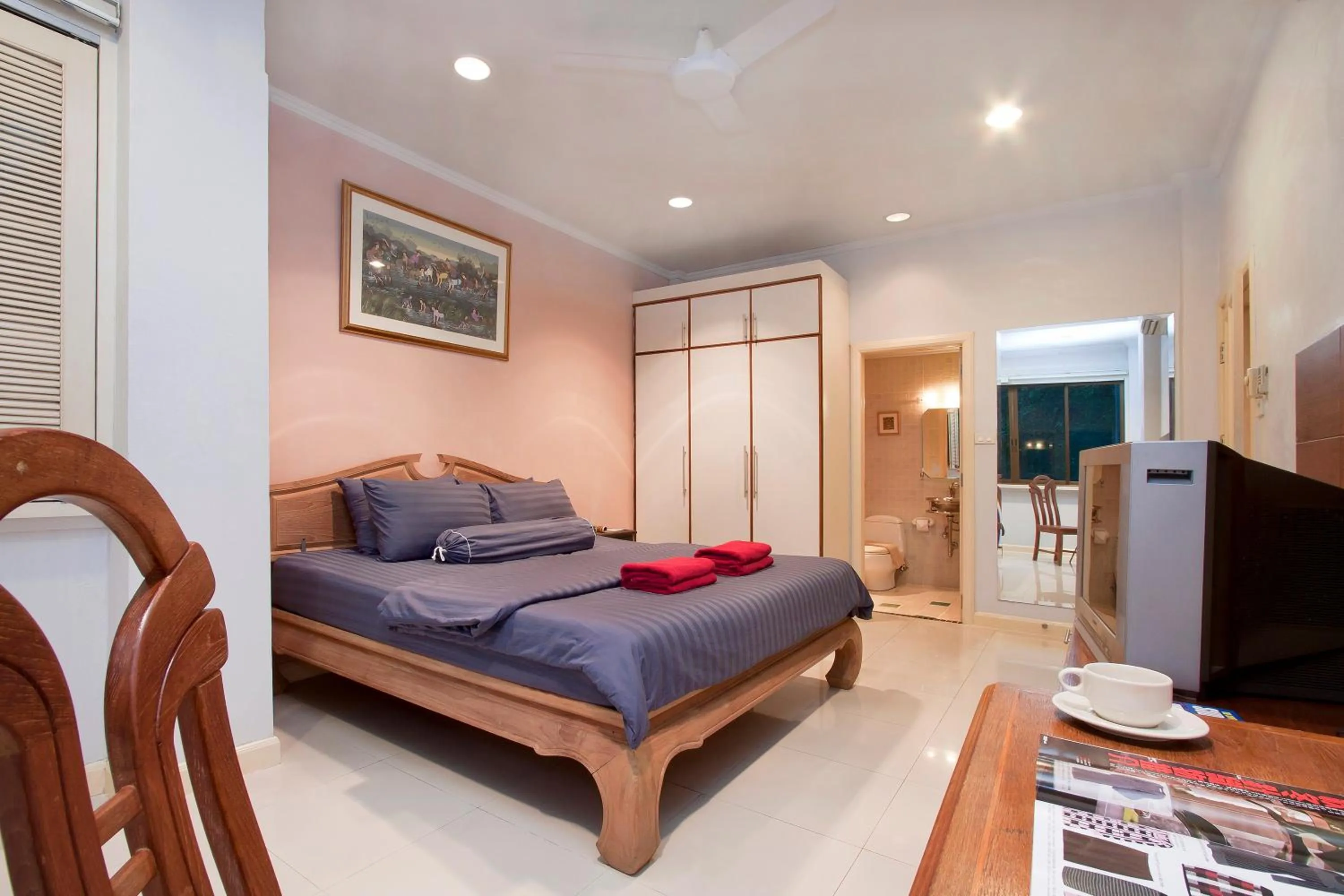 Bed in Argyle Apartments Pattaya