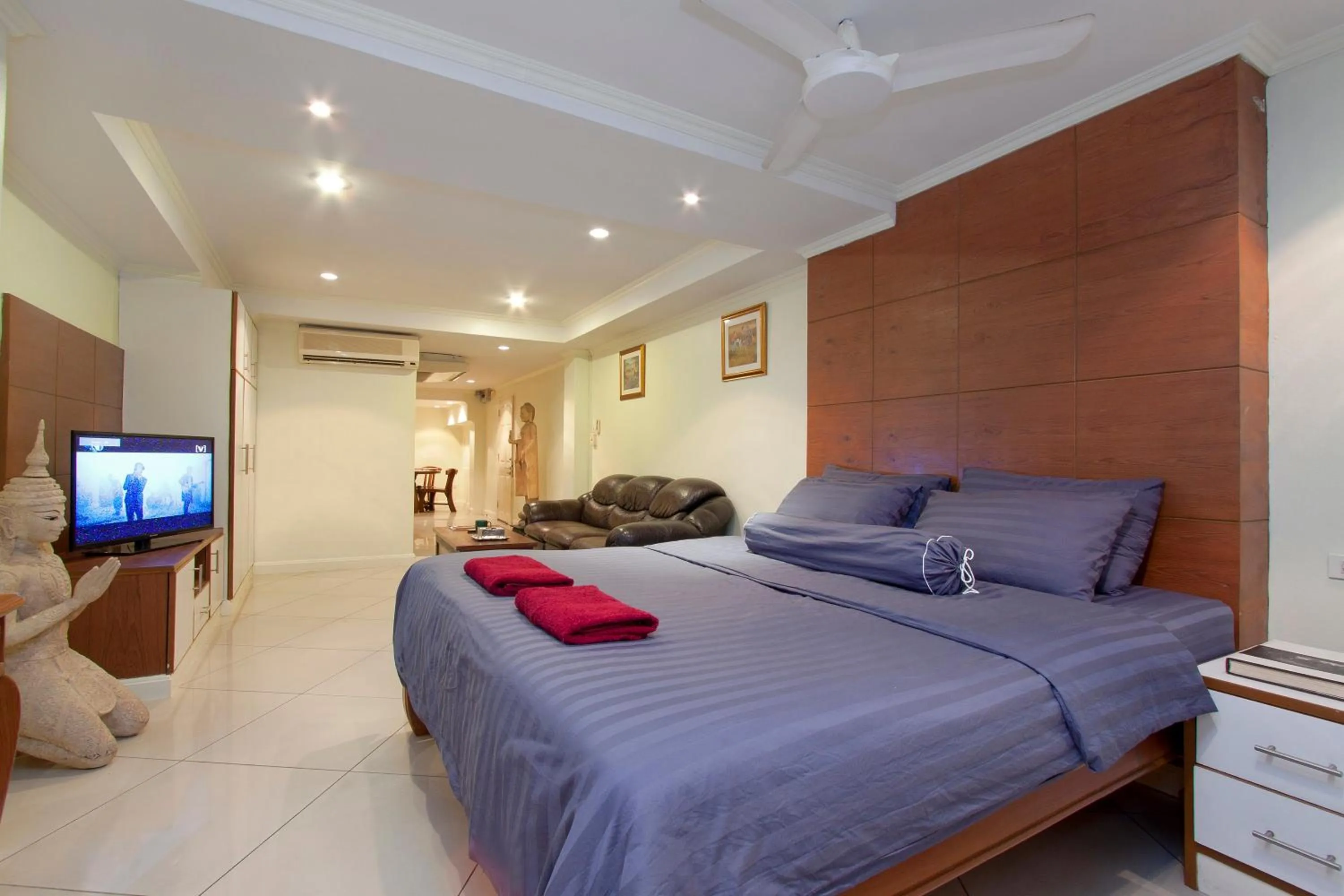 Bed in Argyle Apartments Pattaya