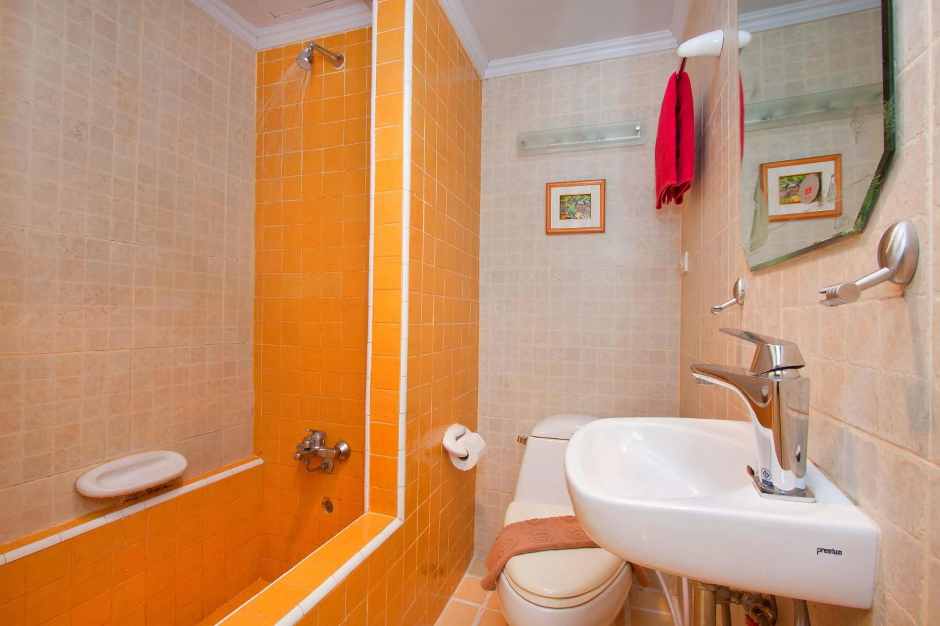 Bathroom in Argyle Apartments Pattaya