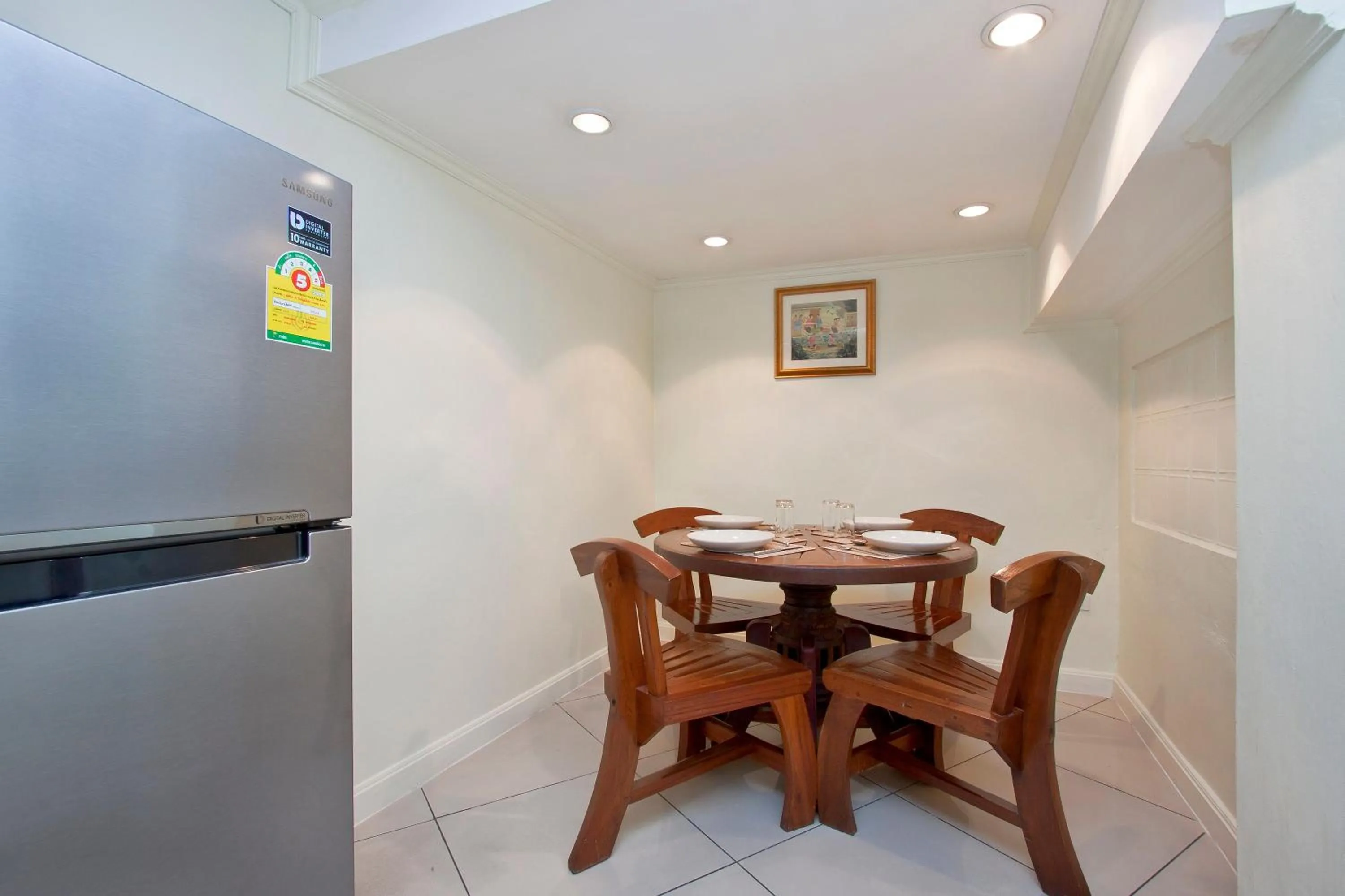 Dining area in Argyle Apartments Pattaya