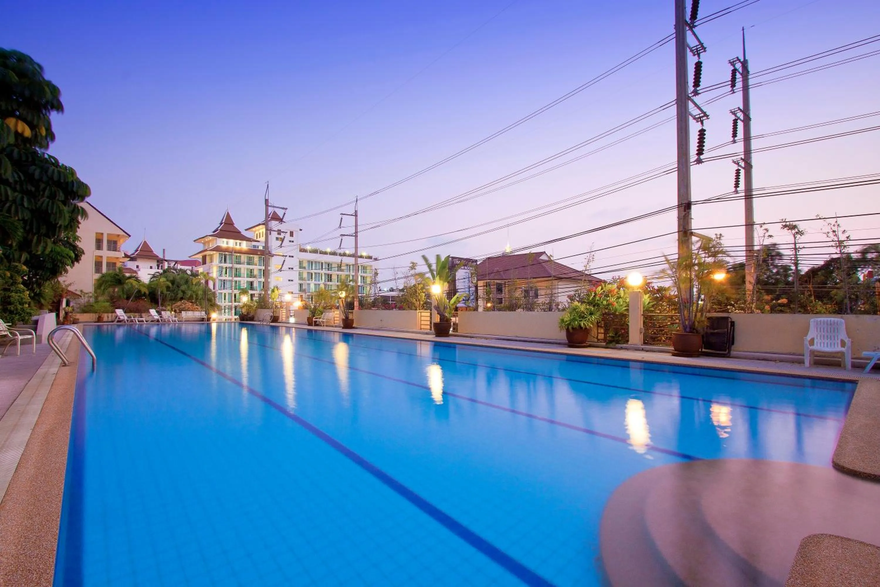 Swimming pool in Argyle Apartments Pattaya