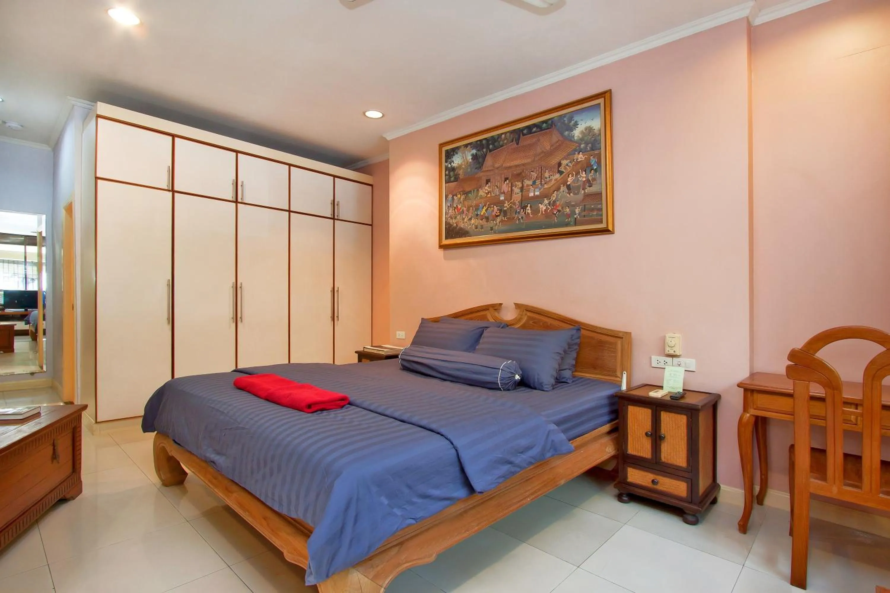 Bed in Argyle Apartments Pattaya