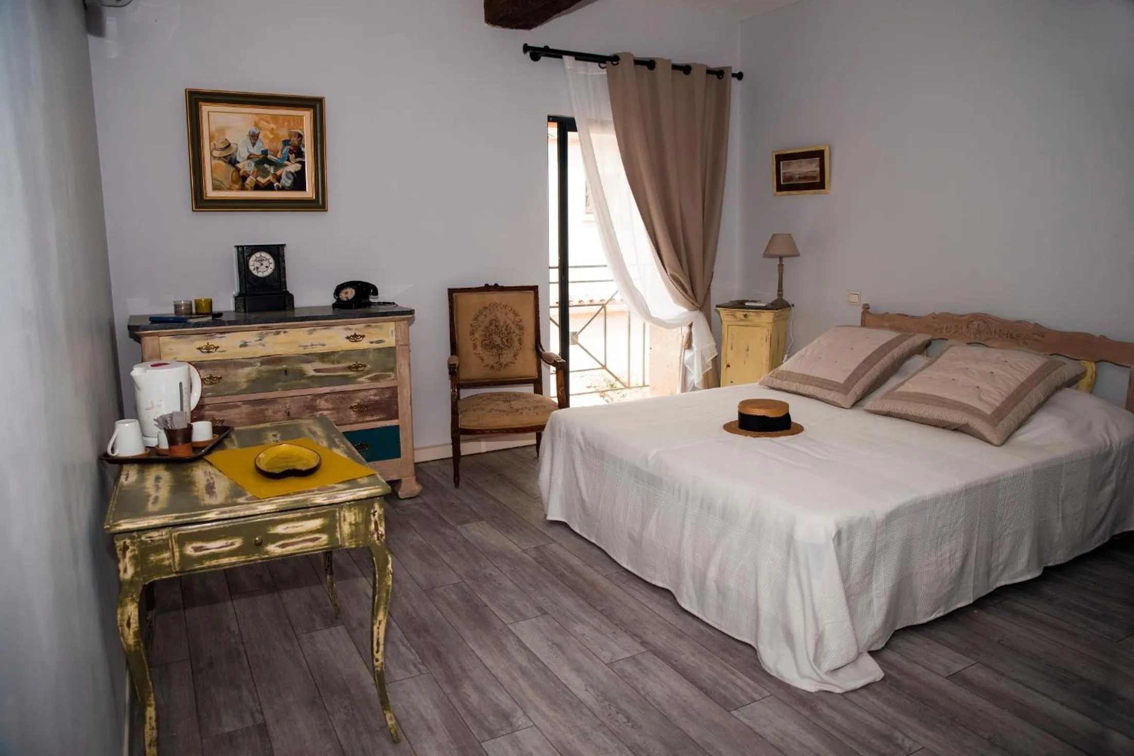 Patio, Bed in Le Clos des Aramons