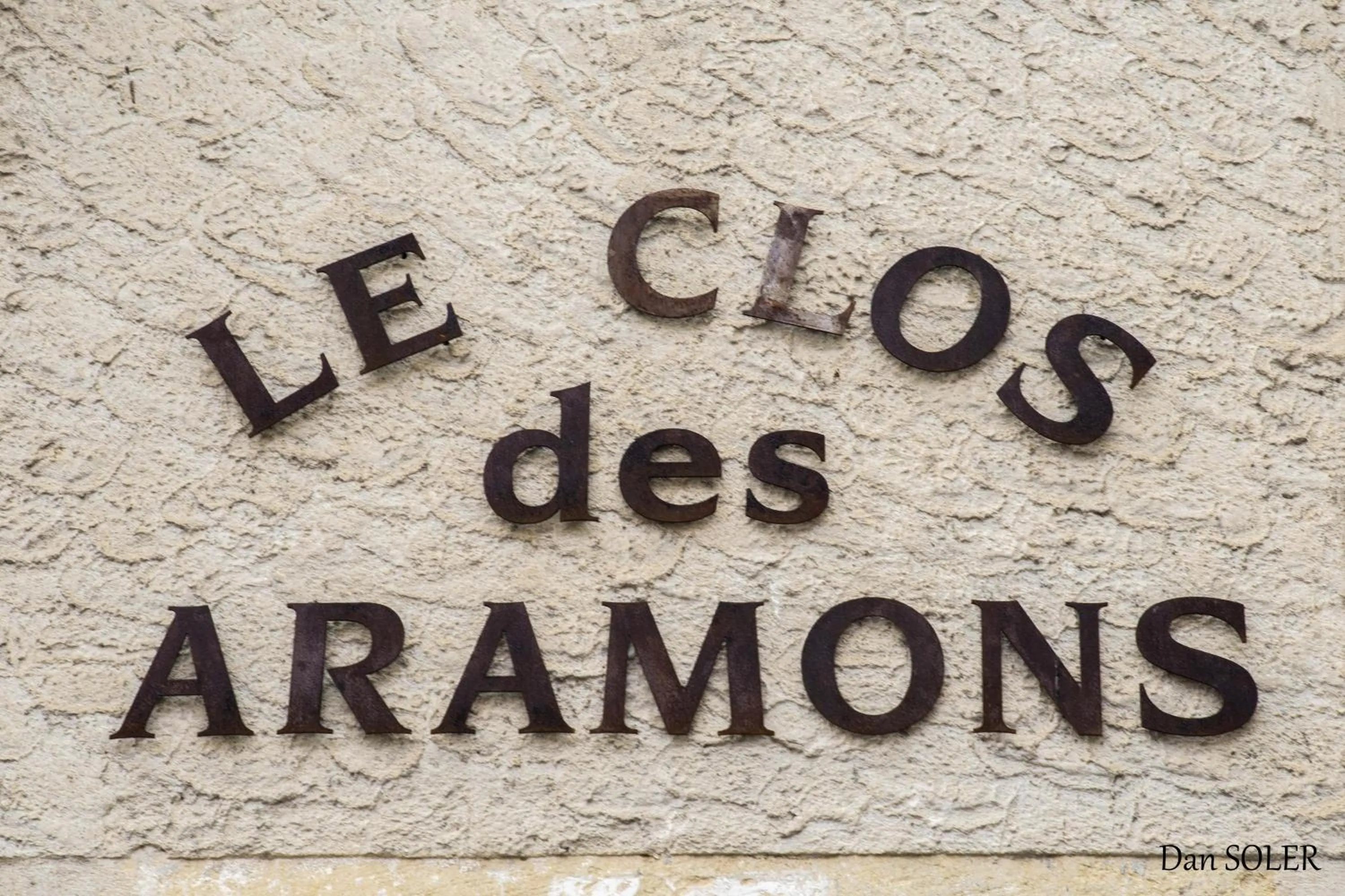 Facade/entrance in Le Clos des Aramons