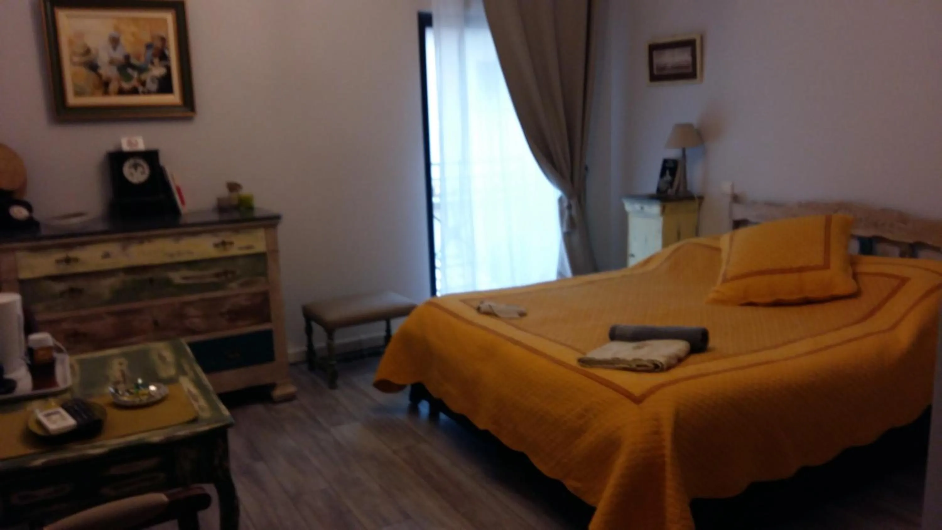 Staff, Bed in Le Clos des Aramons