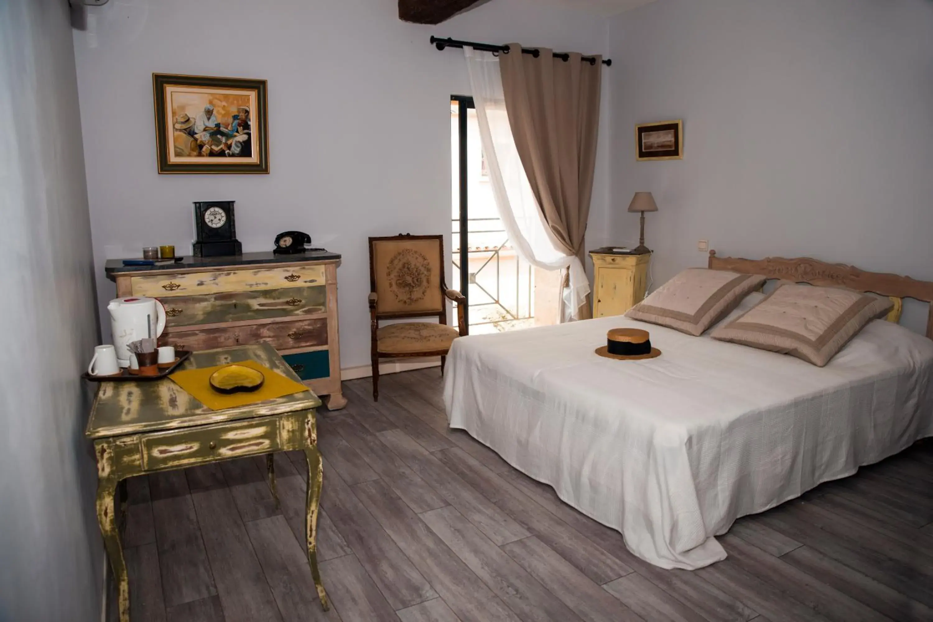 Deluxe Double Room with Shower in Le Clos des Aramons Deluxe Double Room with Shower in Le Clos des Aramons