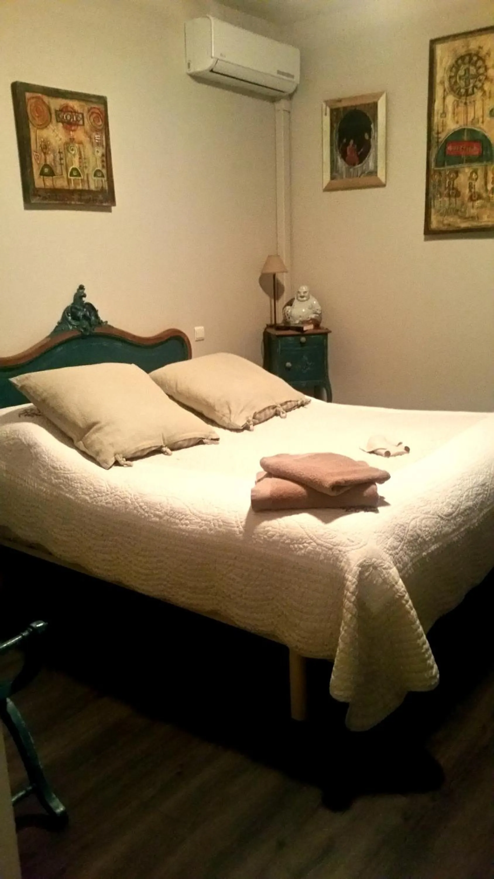 Staff, Bed in Le Clos des Aramons