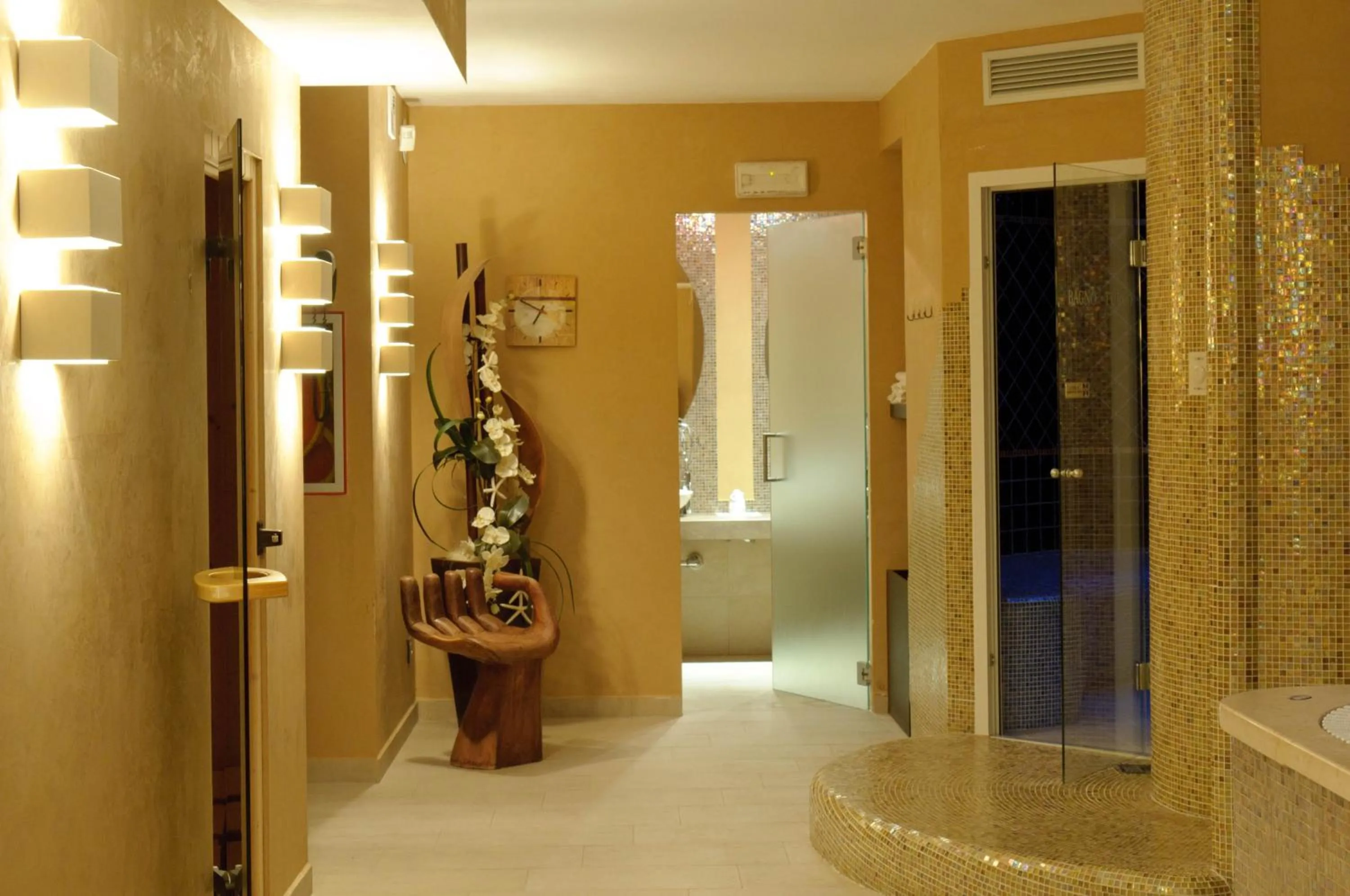 Steam room in Pinetina Mare Baby Family Hotel