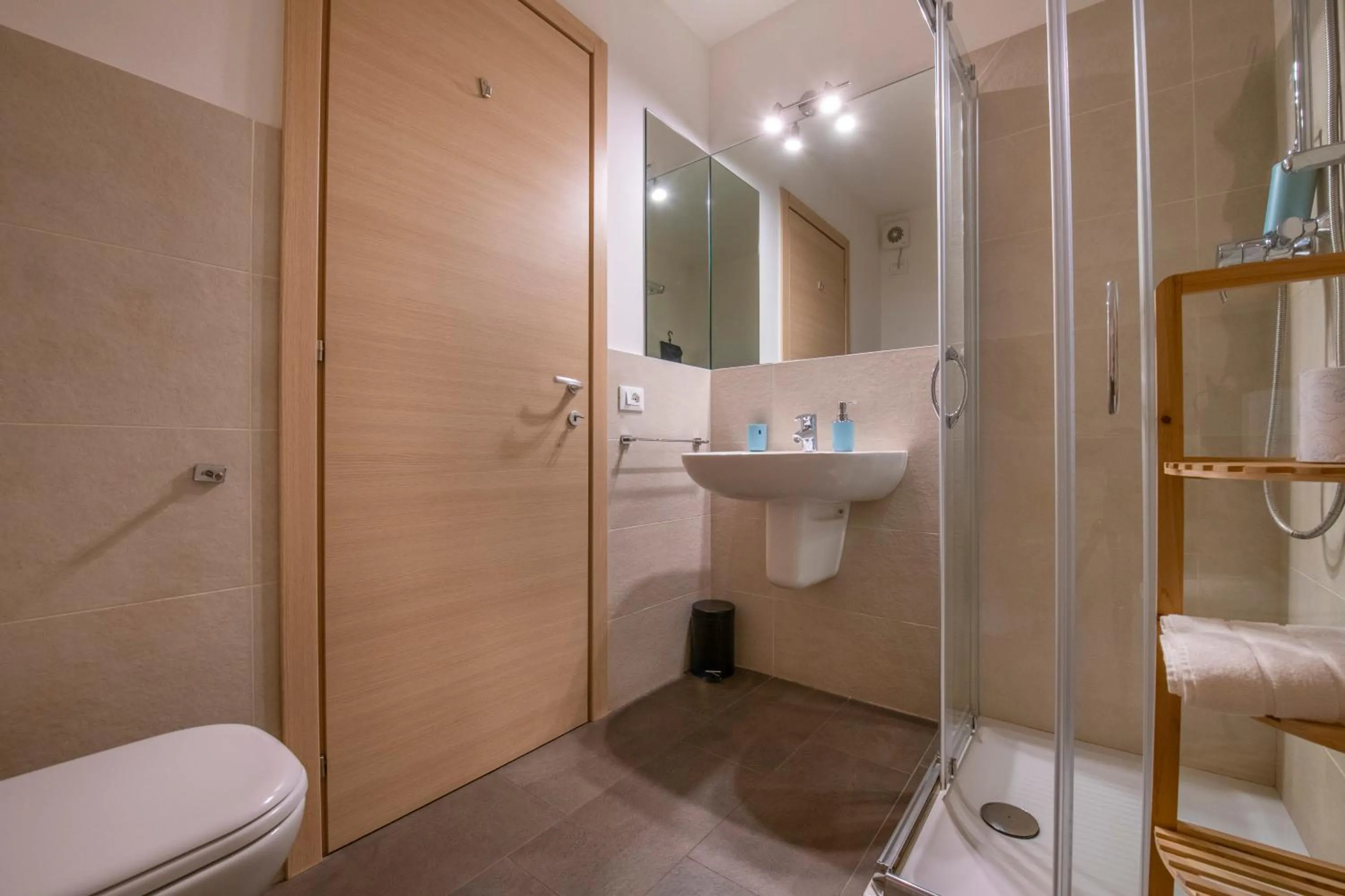 Shower in Borgo Trento Home, vicinissimo ospedale Borgo Trento e centro storico