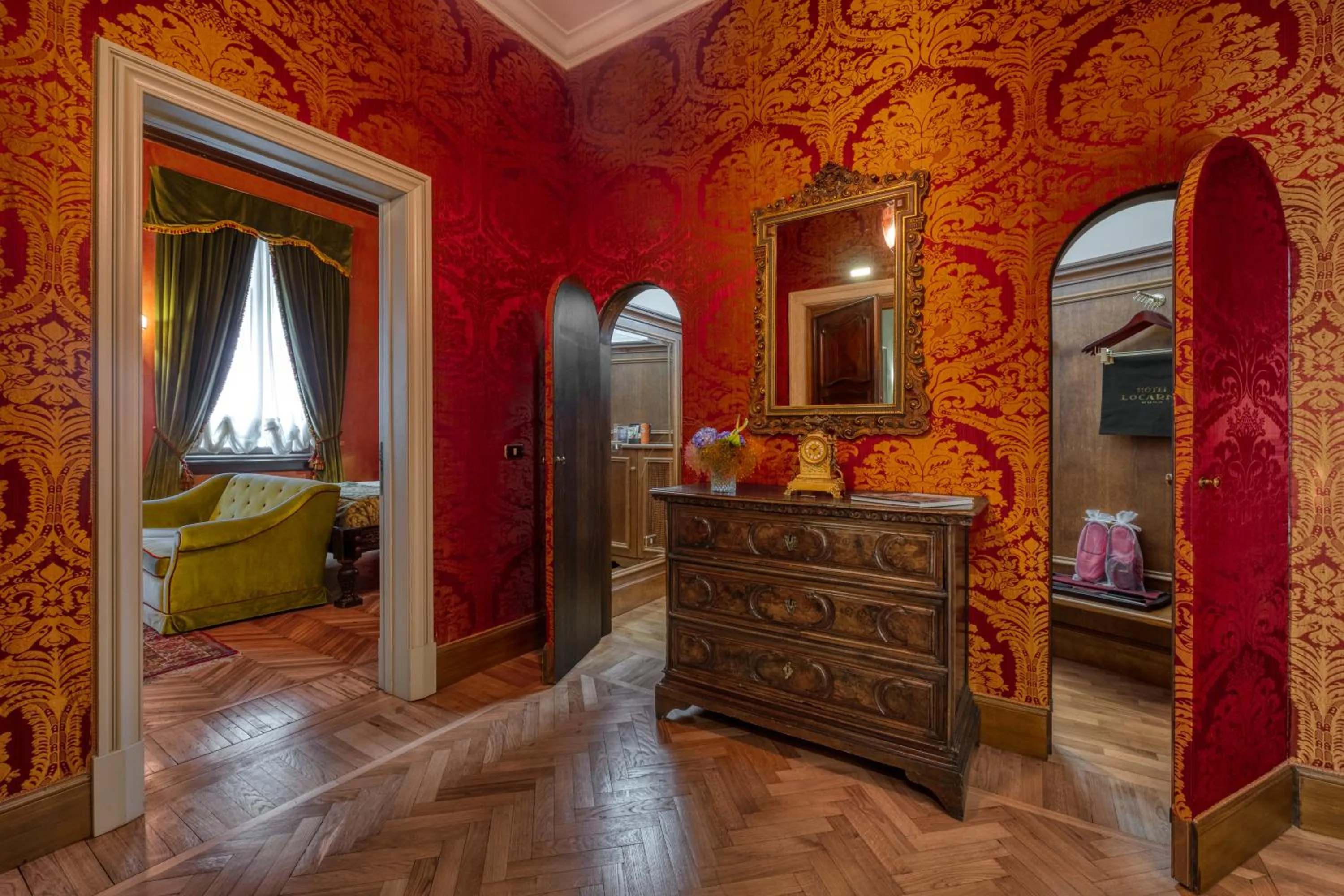 Photo of the whole room in Hotel Locarno