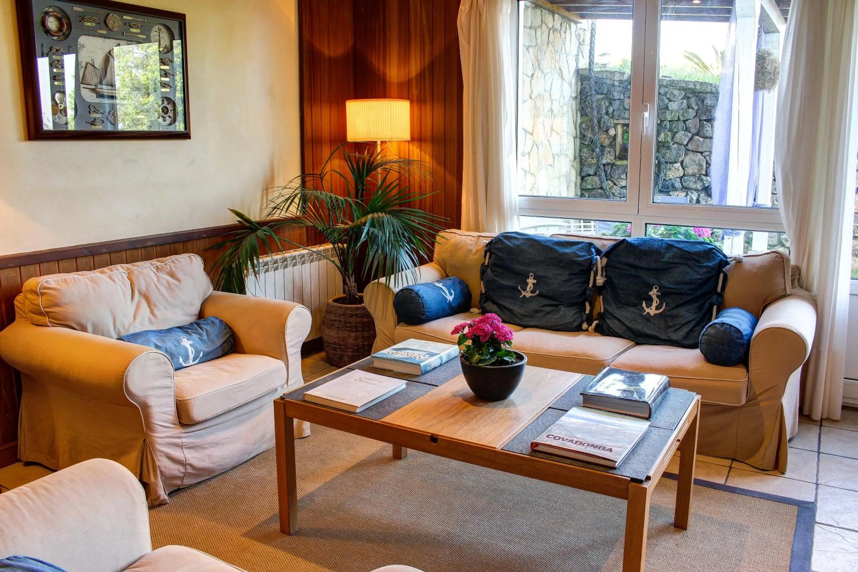 Communal lounge/ TV room in Hotel Mirador del Sella