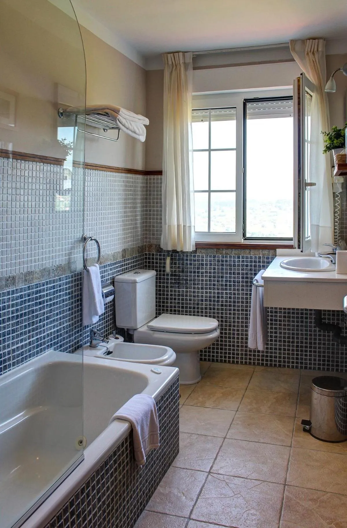 Hot Tub in Hotel Mirador del Sella