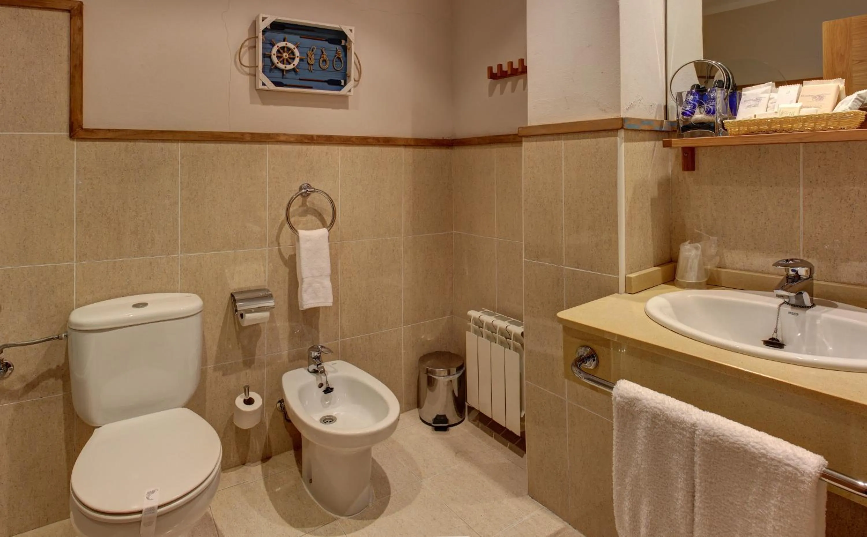 Shower in Hotel Mirador del Sella