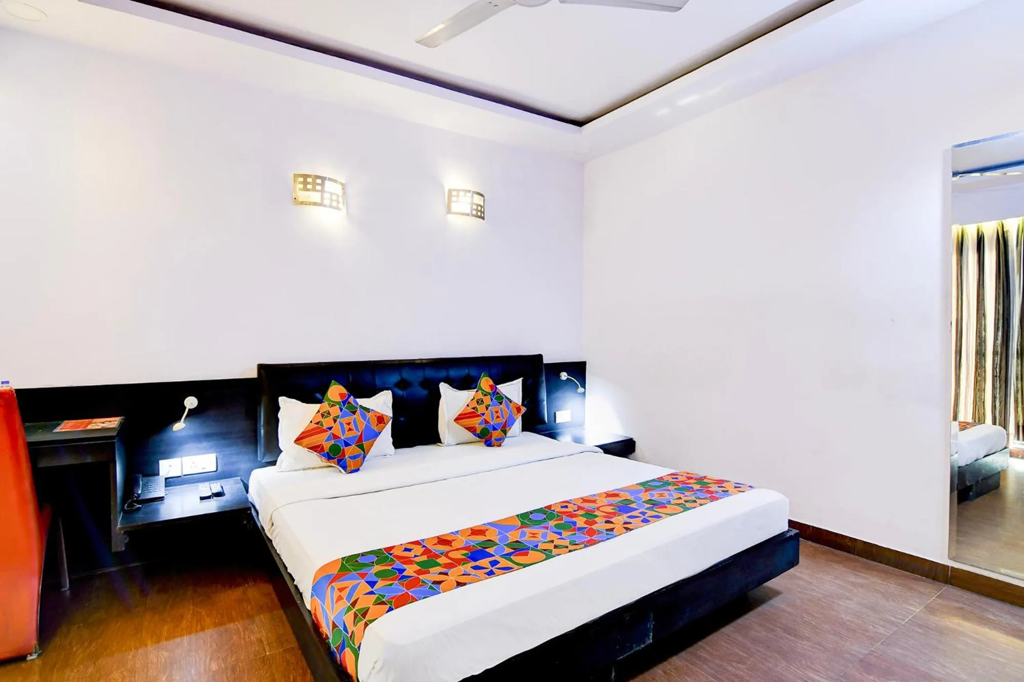 Bed in FabHotel Ballygunge Luxury - Behind Punjab Club