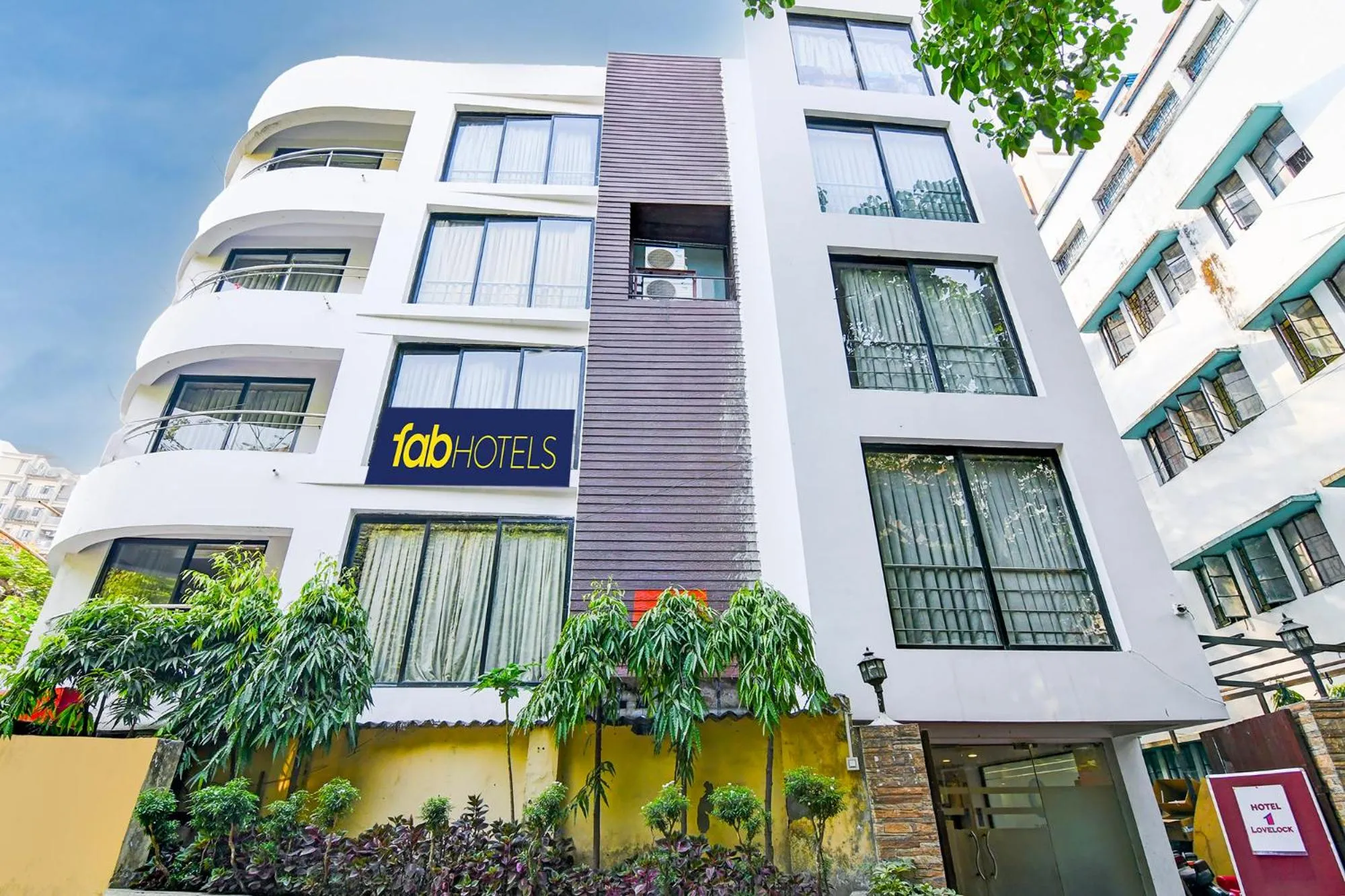 Property building in FabHotel Ballygunge Luxury - Behind Punjab Club