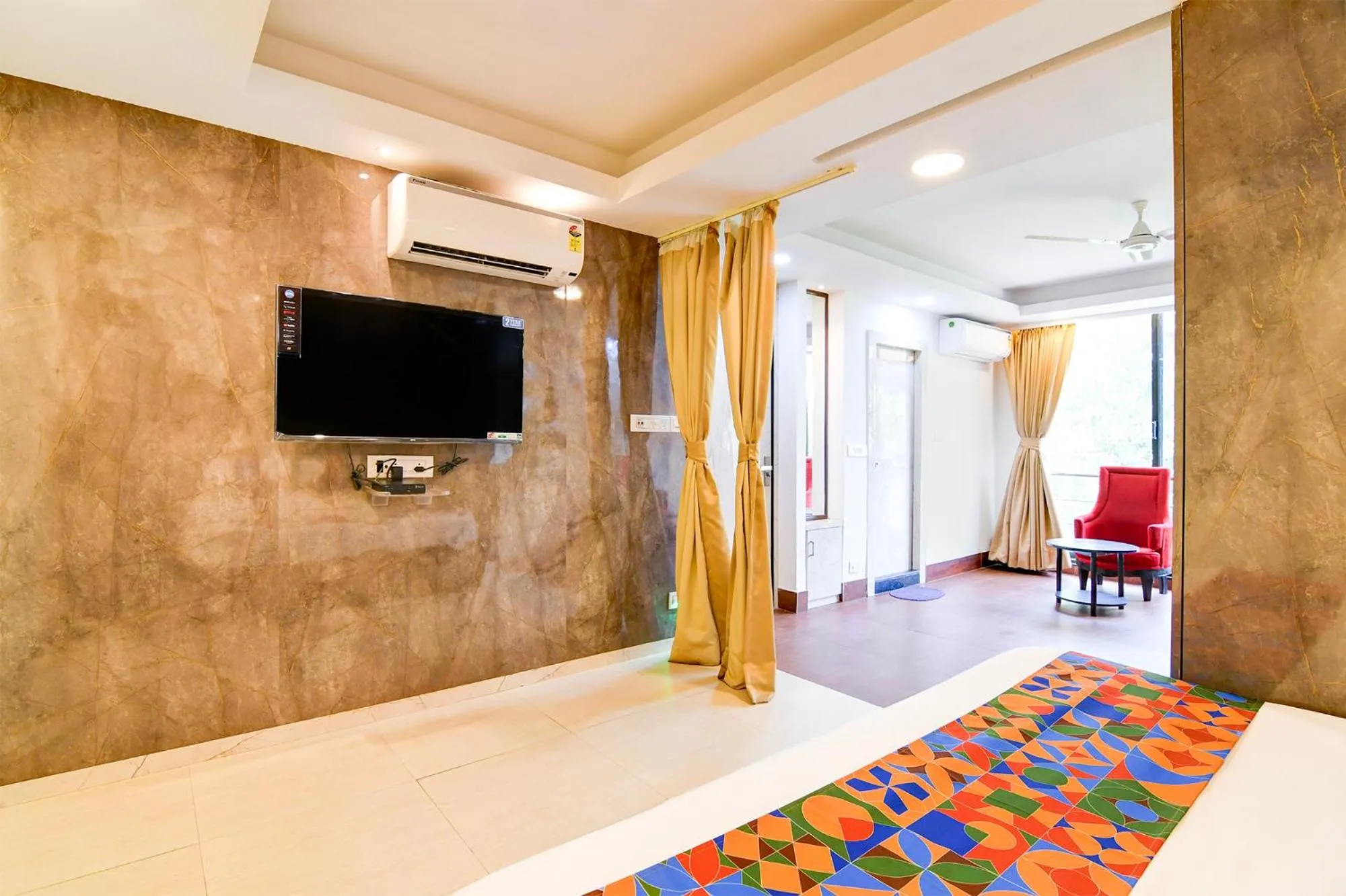 Bed in FabHotel Ballygunge Luxury - Behind Punjab Club