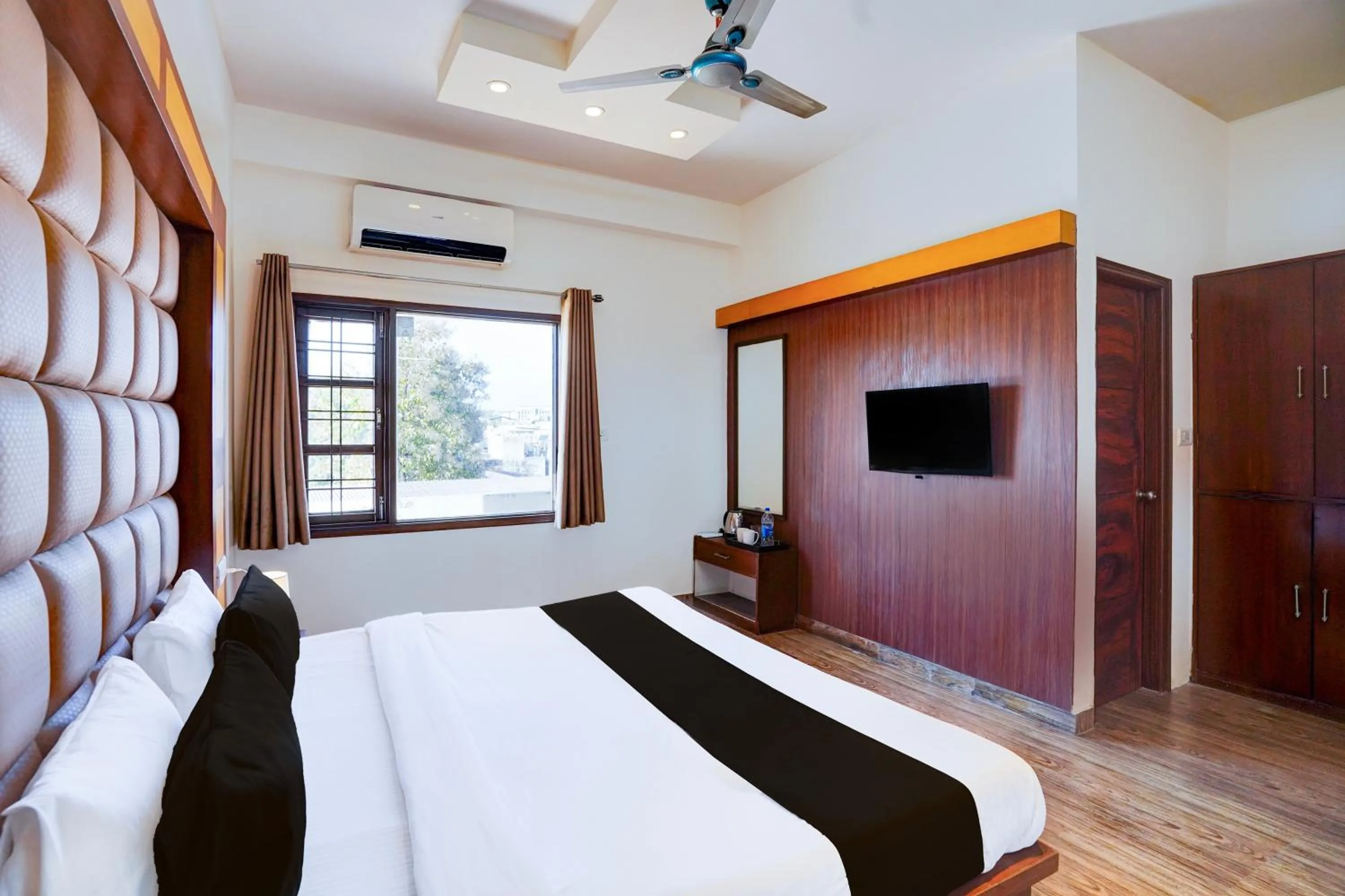 Bedroom, Bed in Super Townhouse Prince Chowk Near Railway Station