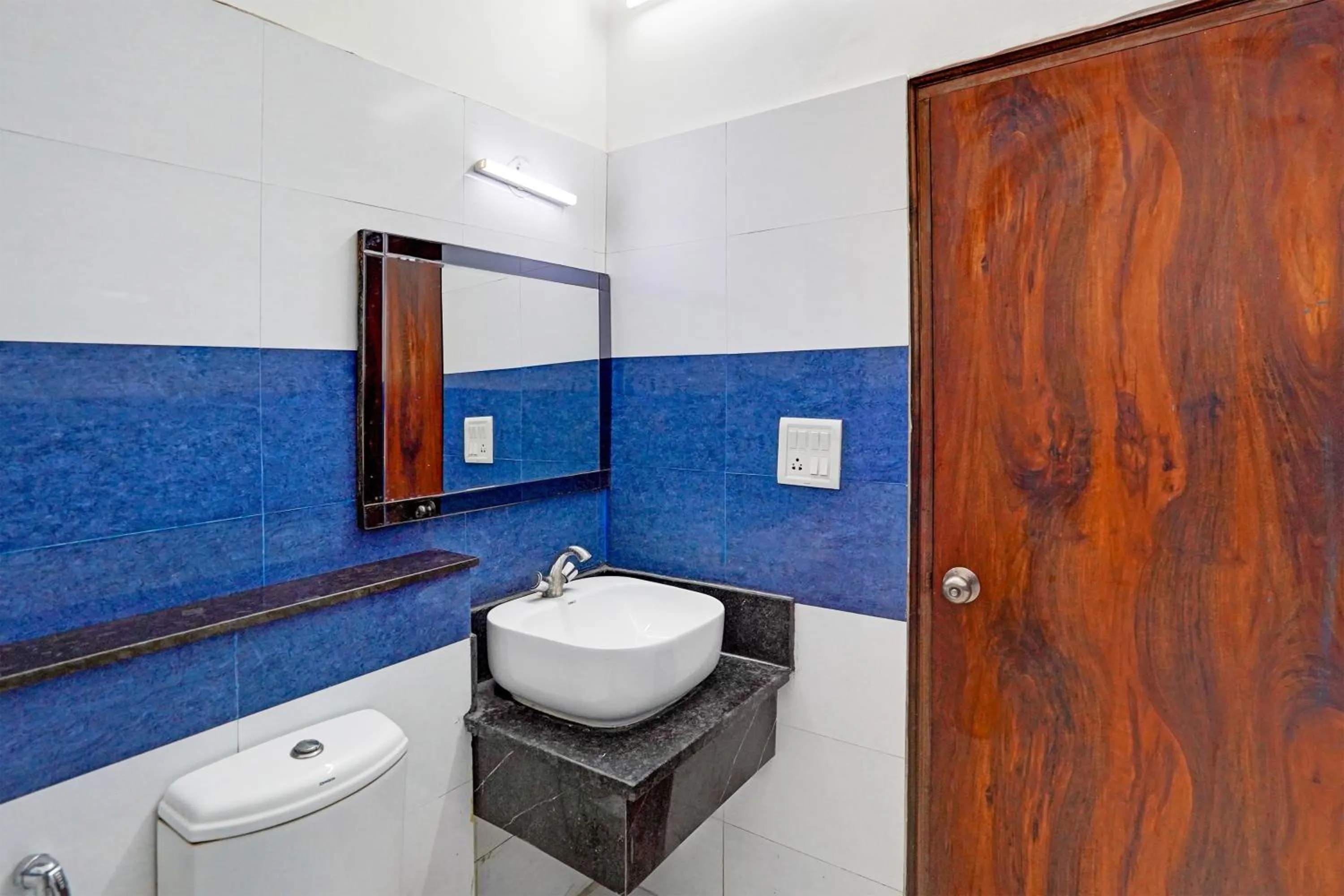Bathroom in Super Townhouse Prince Chowk Near Railway Station