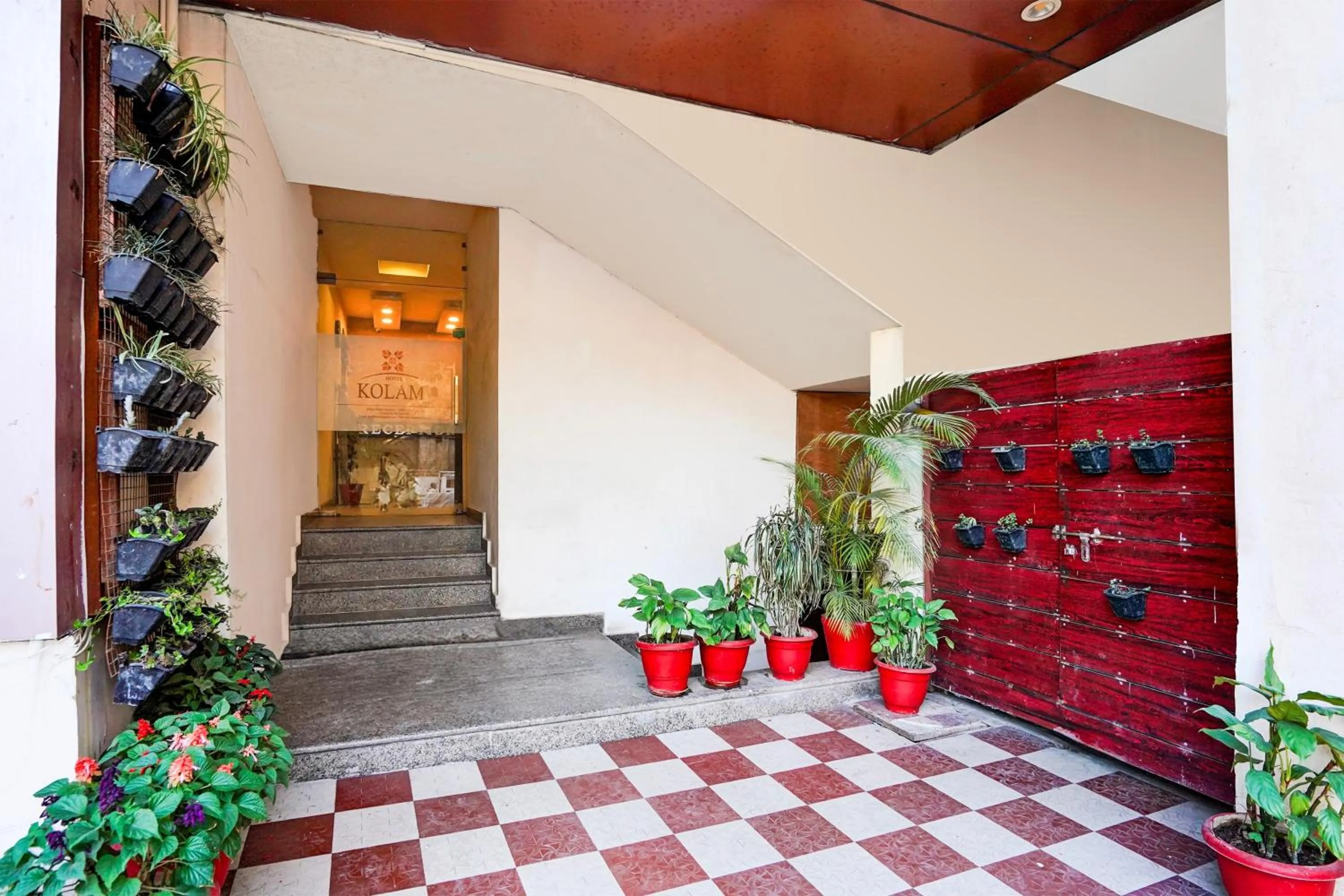 Facade/entrance in Super Townhouse Prince Chowk Near Railway Station