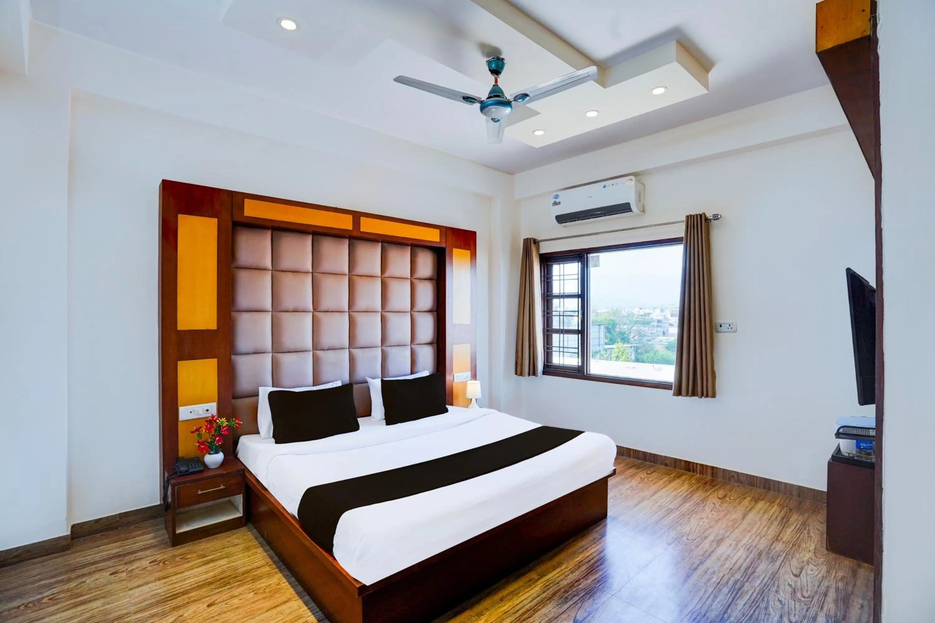 Bedroom, Bed in Super Townhouse Prince Chowk Near Railway Station