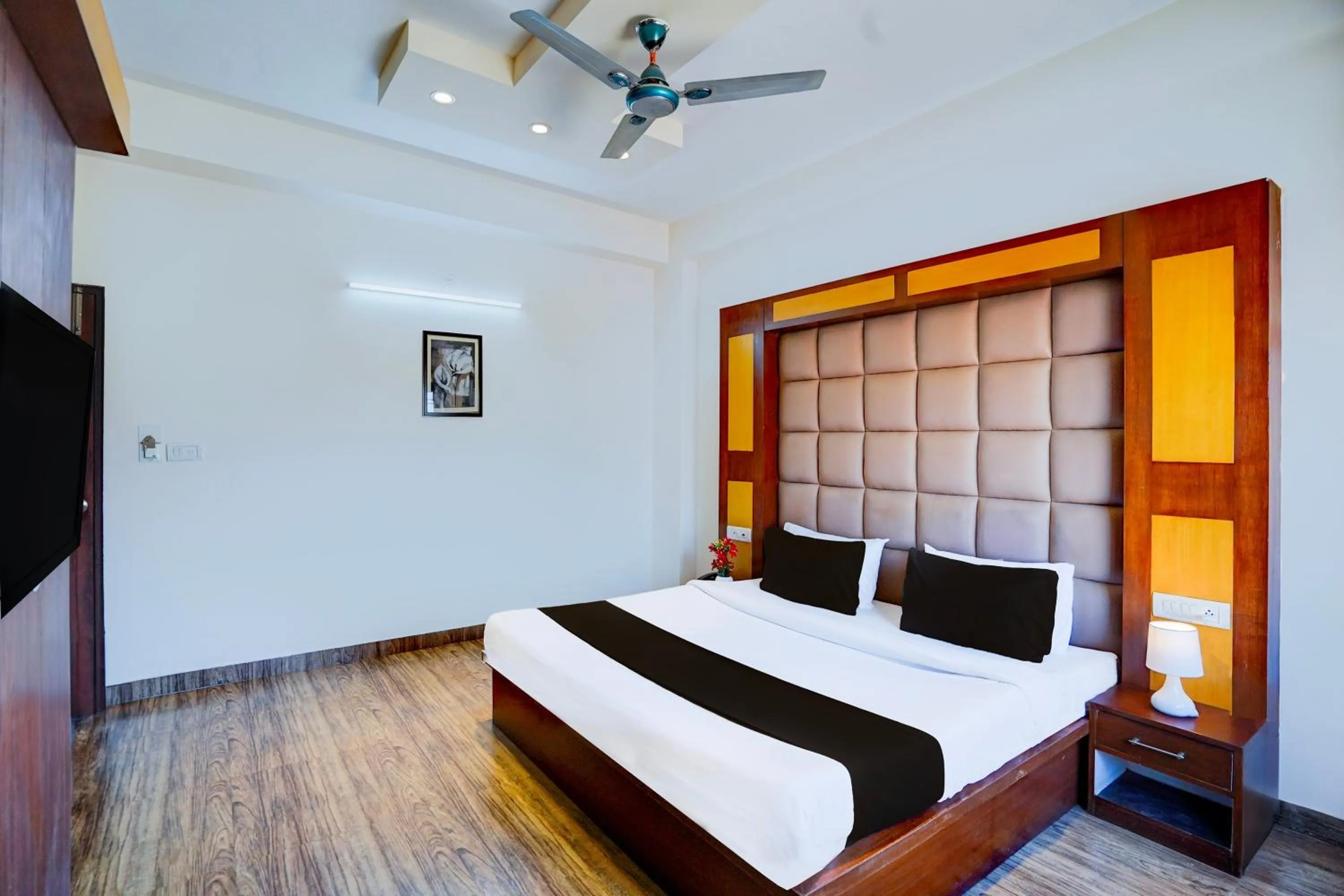Bedroom, Bed in Super Townhouse Prince Chowk Near Railway Station