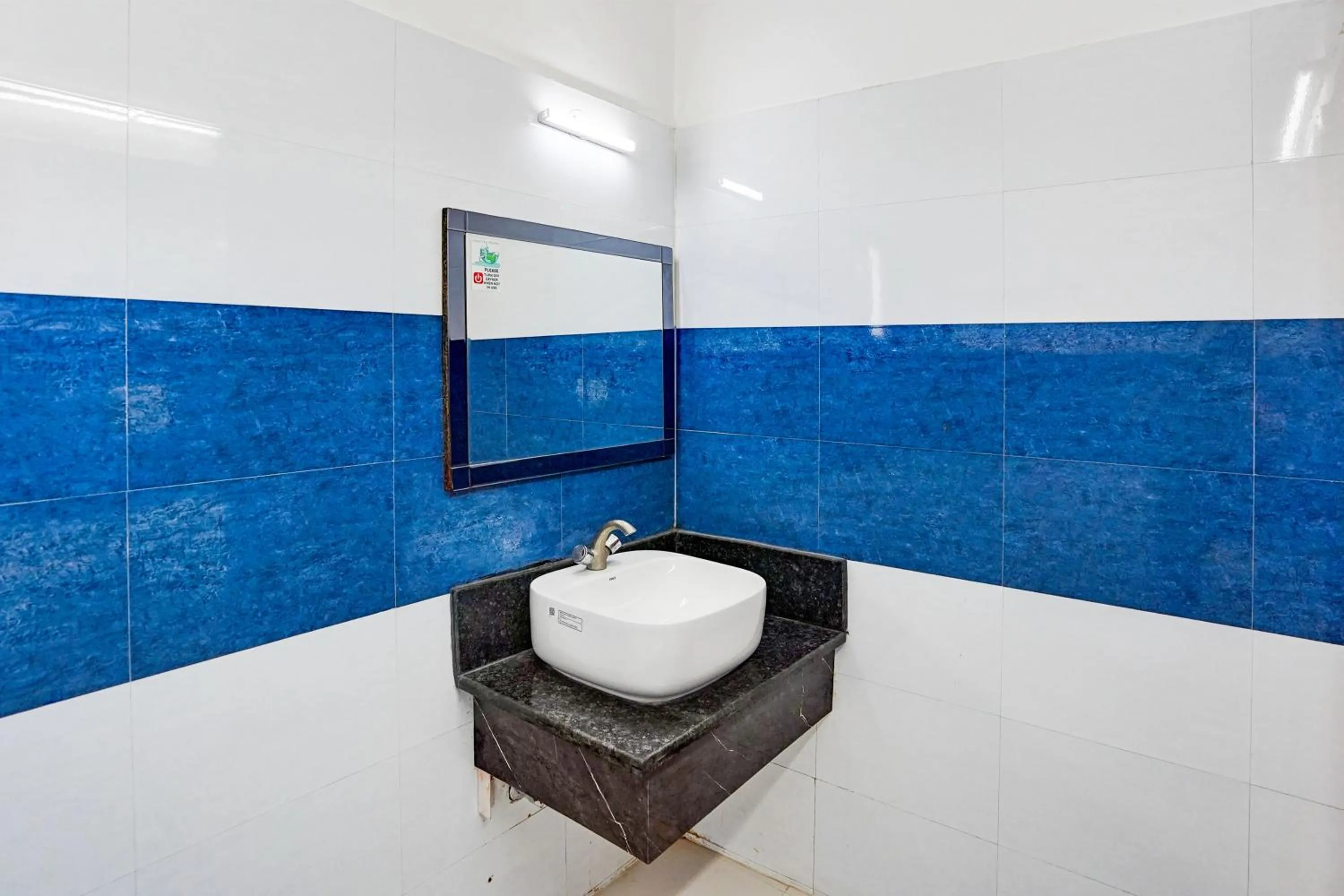 Bathroom in Super Townhouse Prince Chowk Near Railway Station