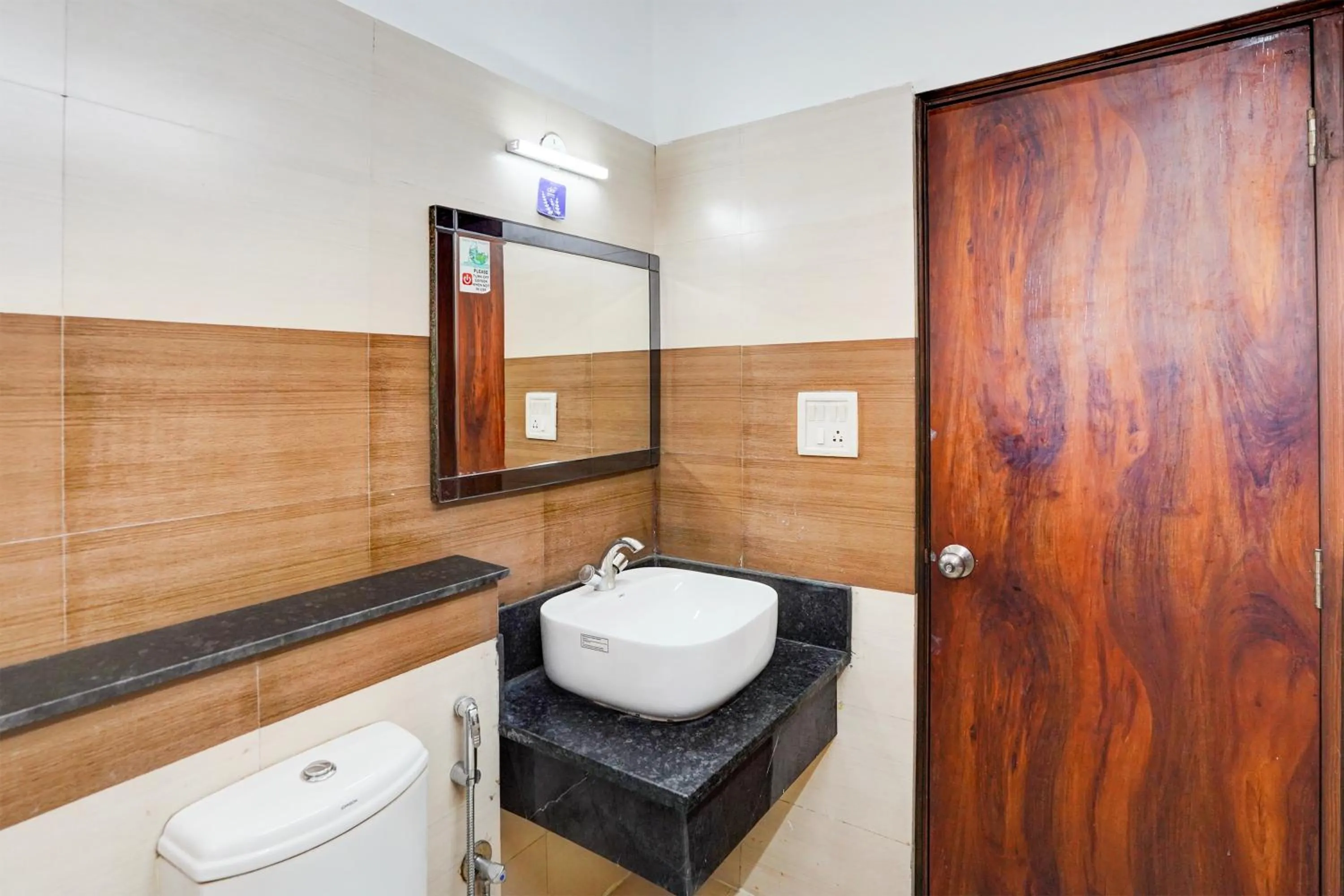 Bathroom in Super Townhouse Prince Chowk Near Railway Station