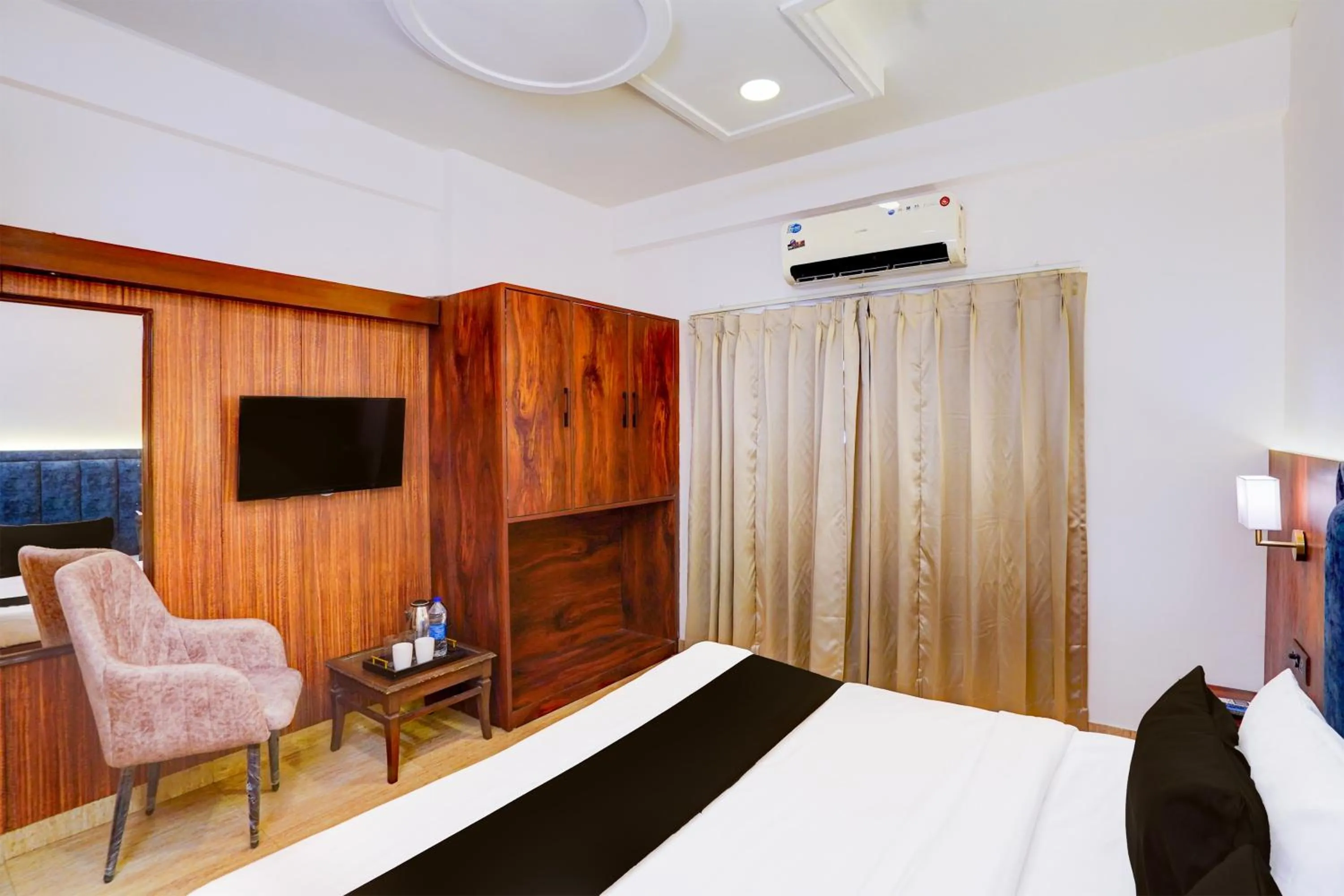 Bedroom, Bed in Super Townhouse Prince Chowk Near Railway Station