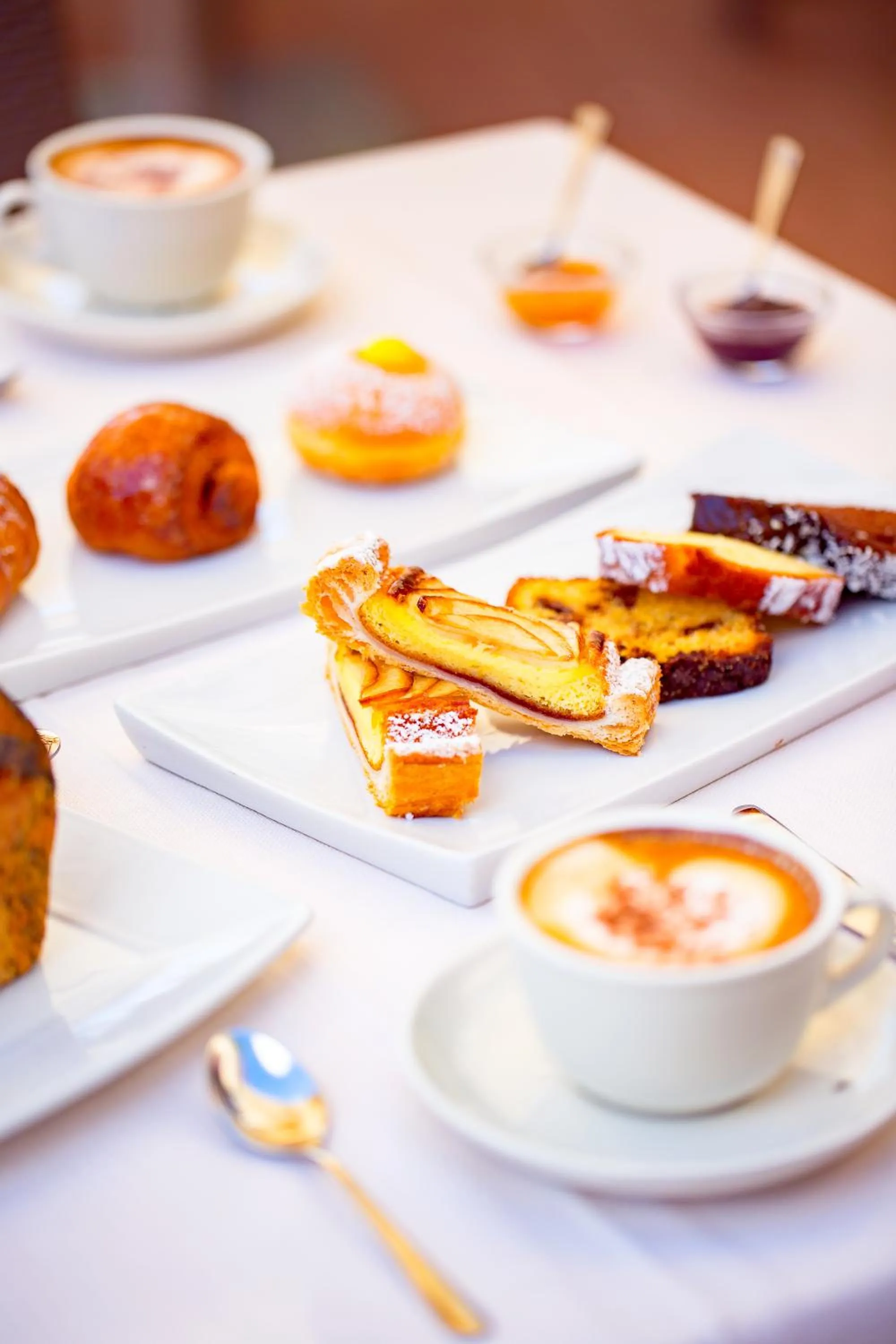 Food and drinks in Cormoran Hotel & Residence