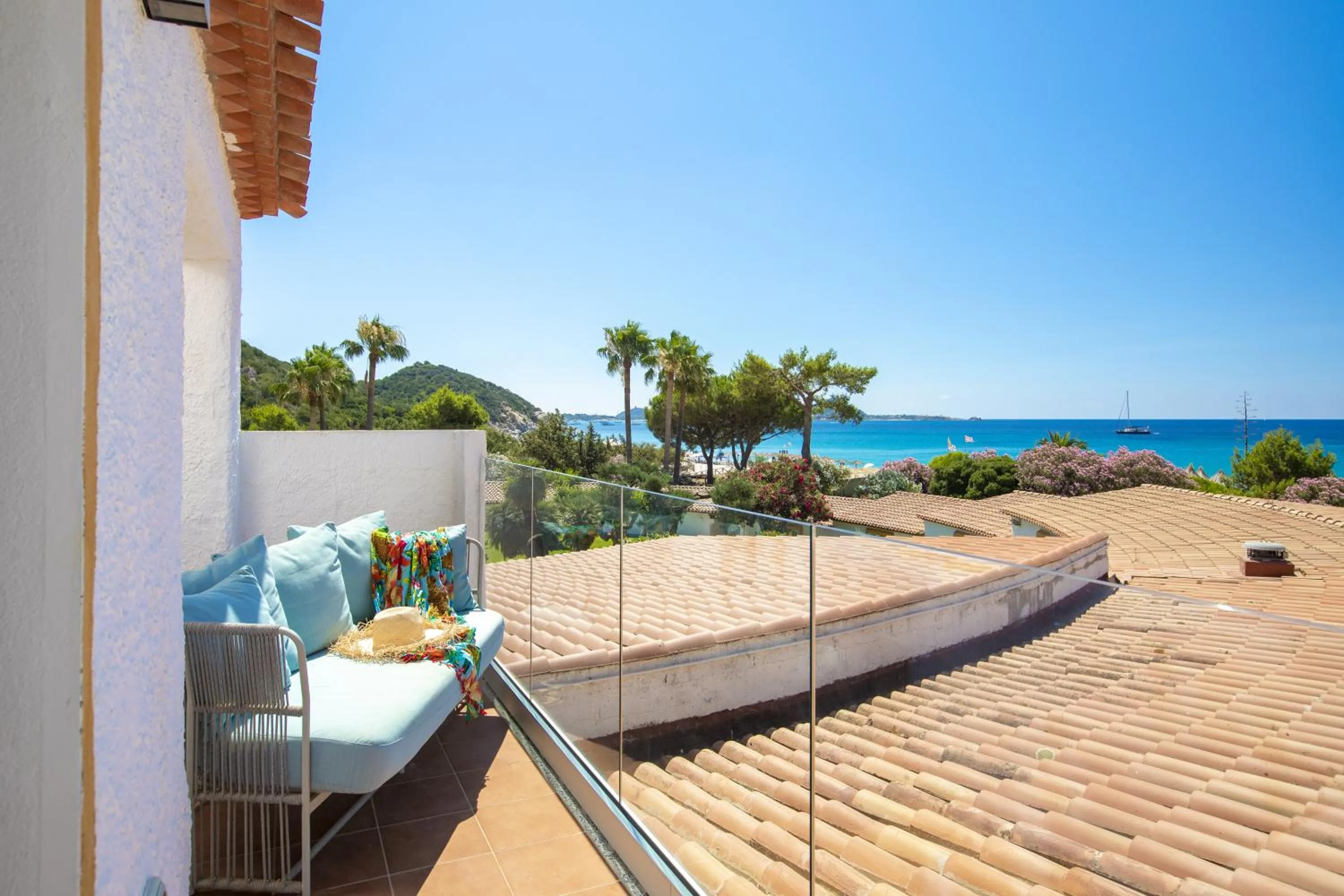 Day in Cormoran Hotel & Residence