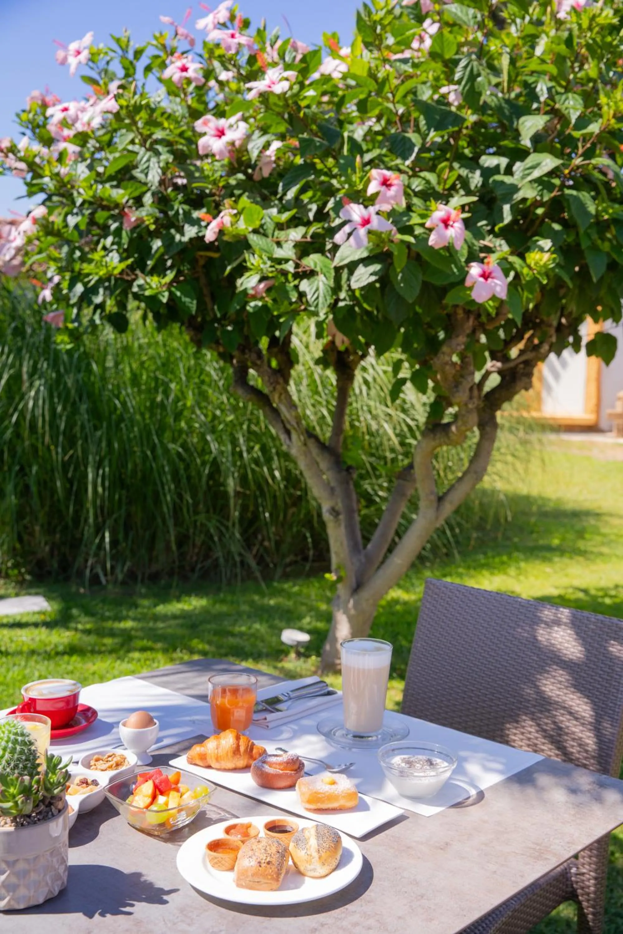 Breakfast in Cormoran Hotel & Residence