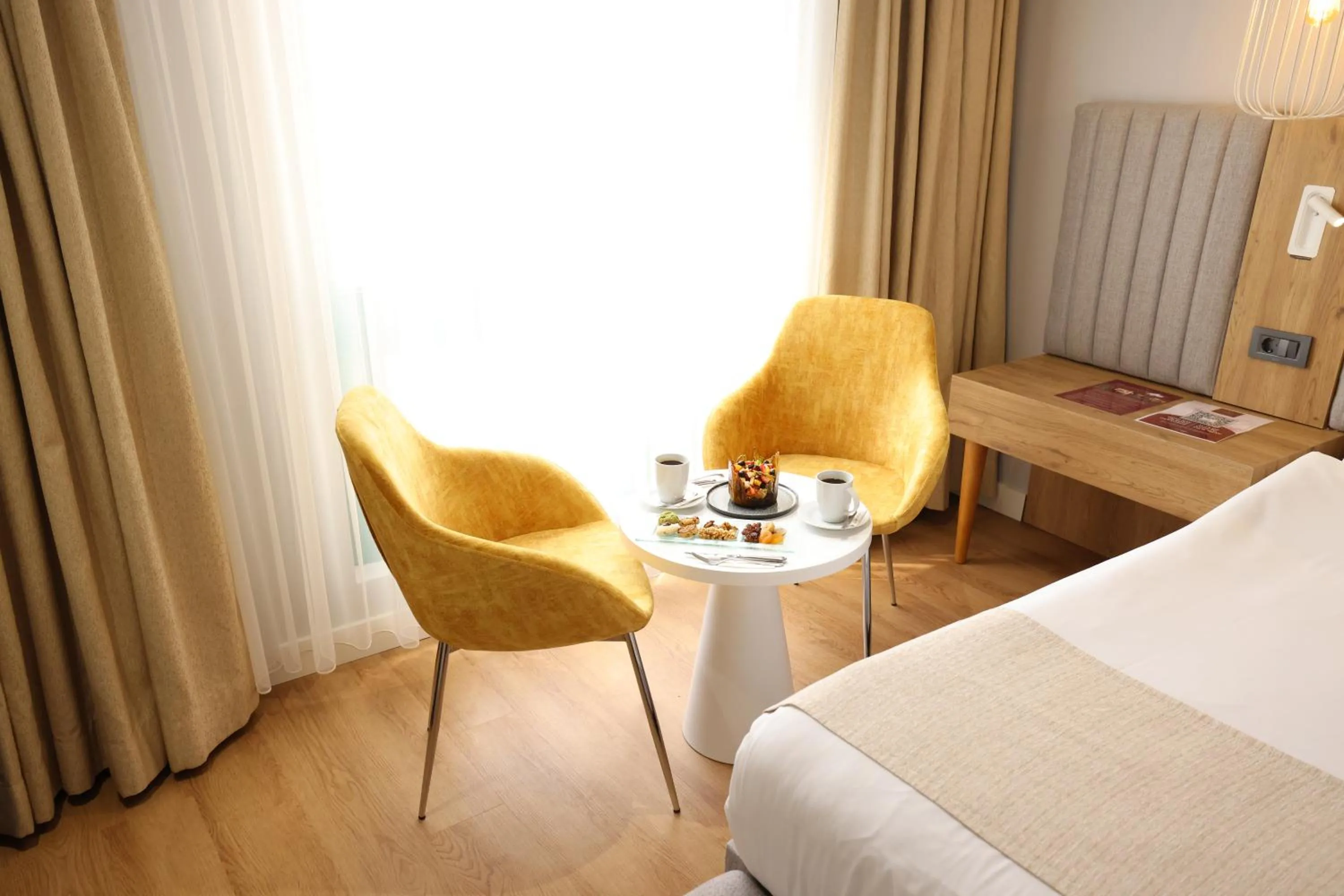 Photo of the whole room, Bed in Sundance Hotel Istanbul