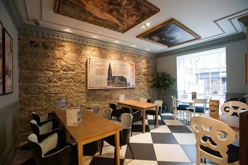 Restaurant/places to eat in The Guildhall and Linen Exchange Wetherspoon