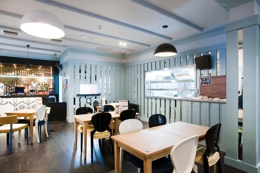 Restaurant/places to eat in The Guildhall and Linen Exchange Wetherspoon