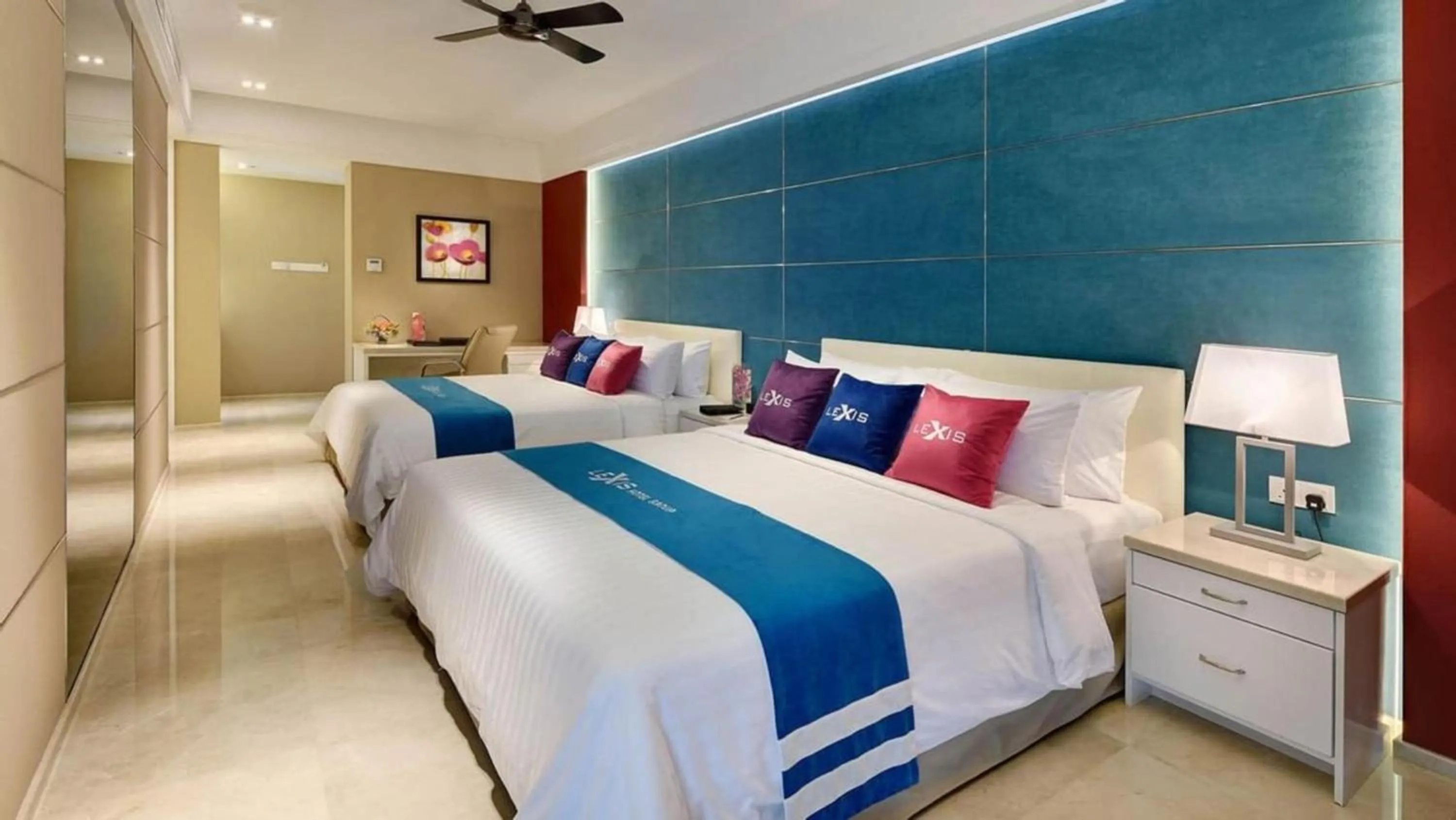 Photo of the whole room, Bed in Lexis Suites Penang