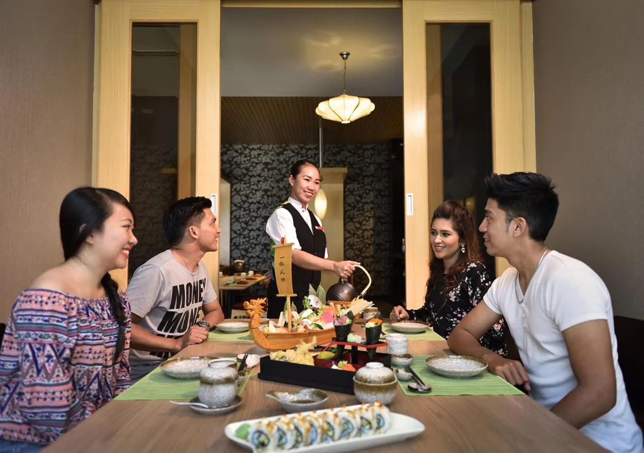 Restaurant/places to eat in Lexis Suites Penang