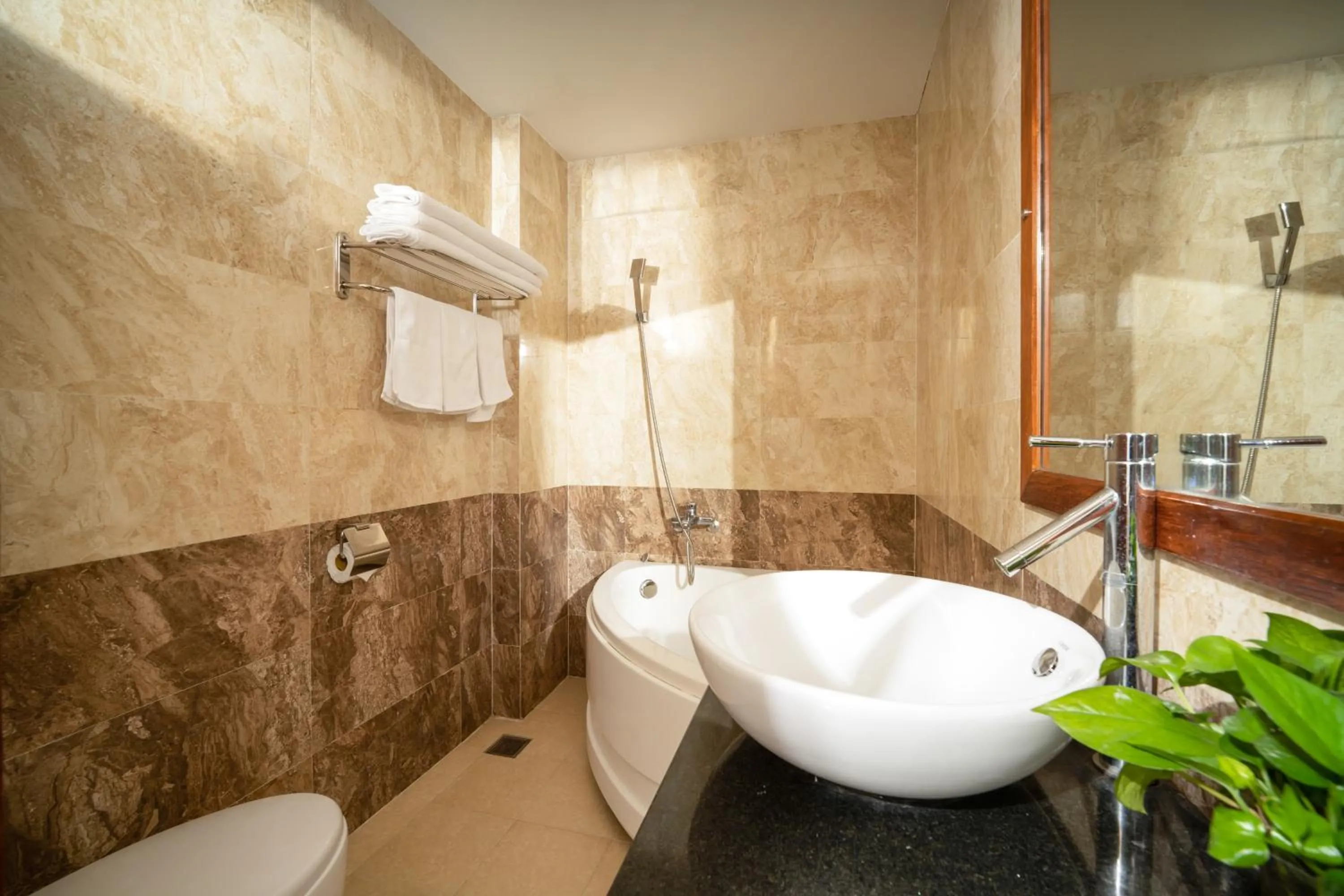 Shower in Titan Hotel Da Nang