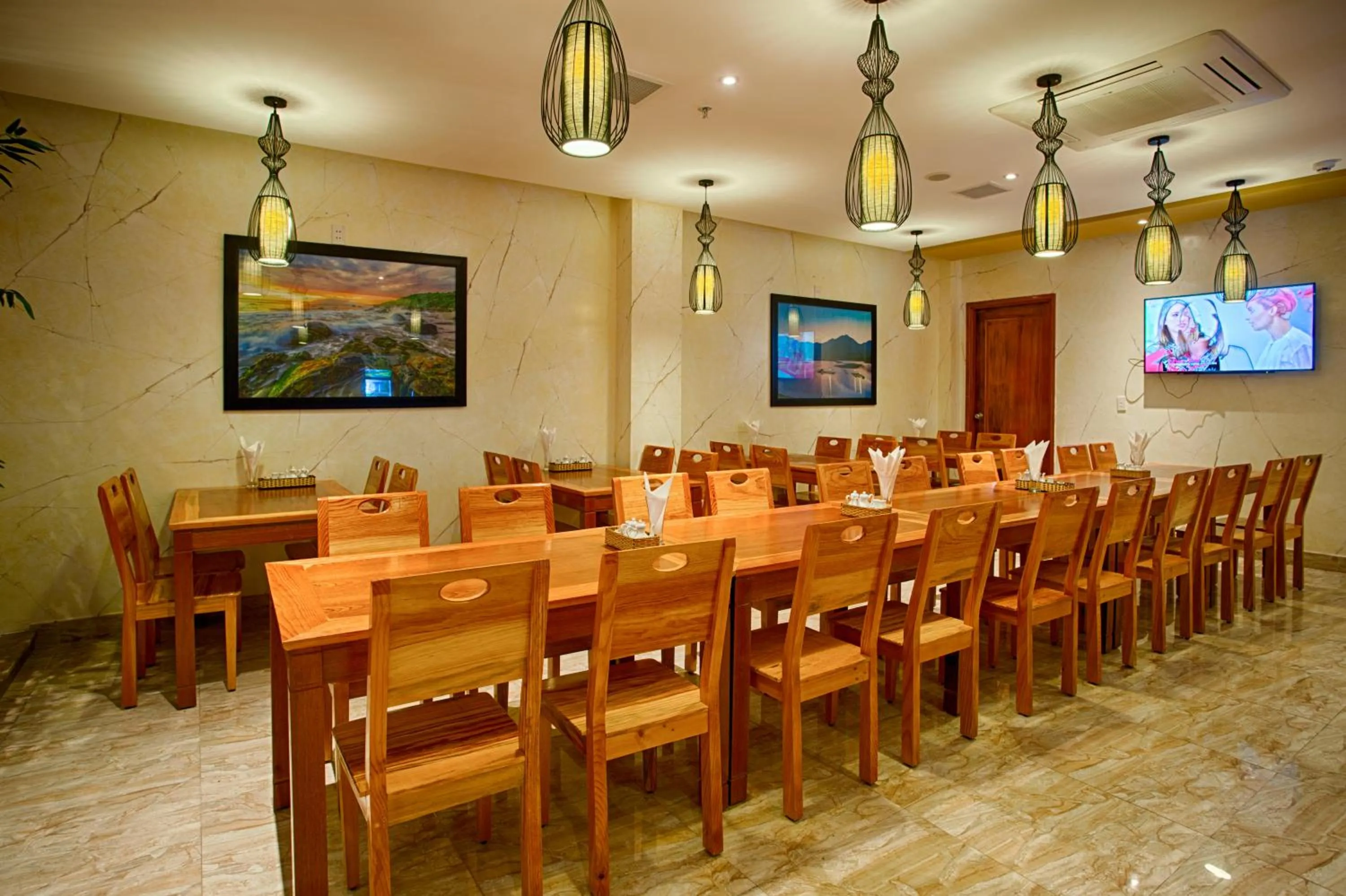 Restaurant/places to eat in Titan Hotel Da Nang