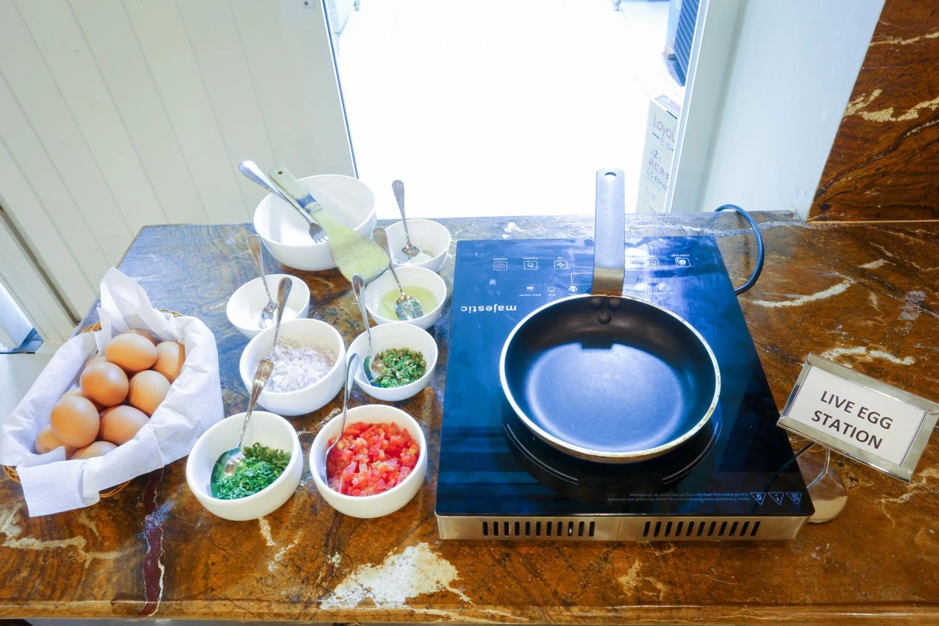 Food and drinks in Yatri Suites and Spa