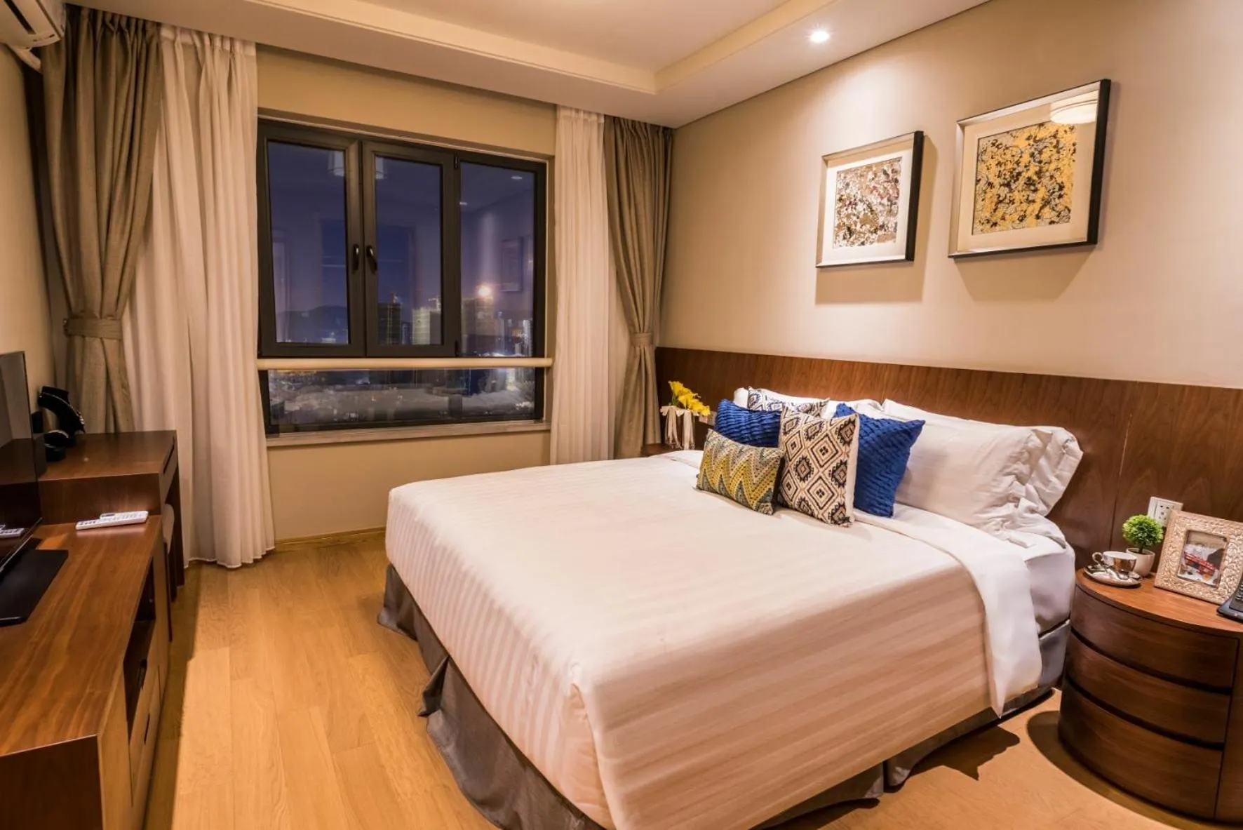 Bed in Green Court Place Jingqiao Middle Ring Shanghai